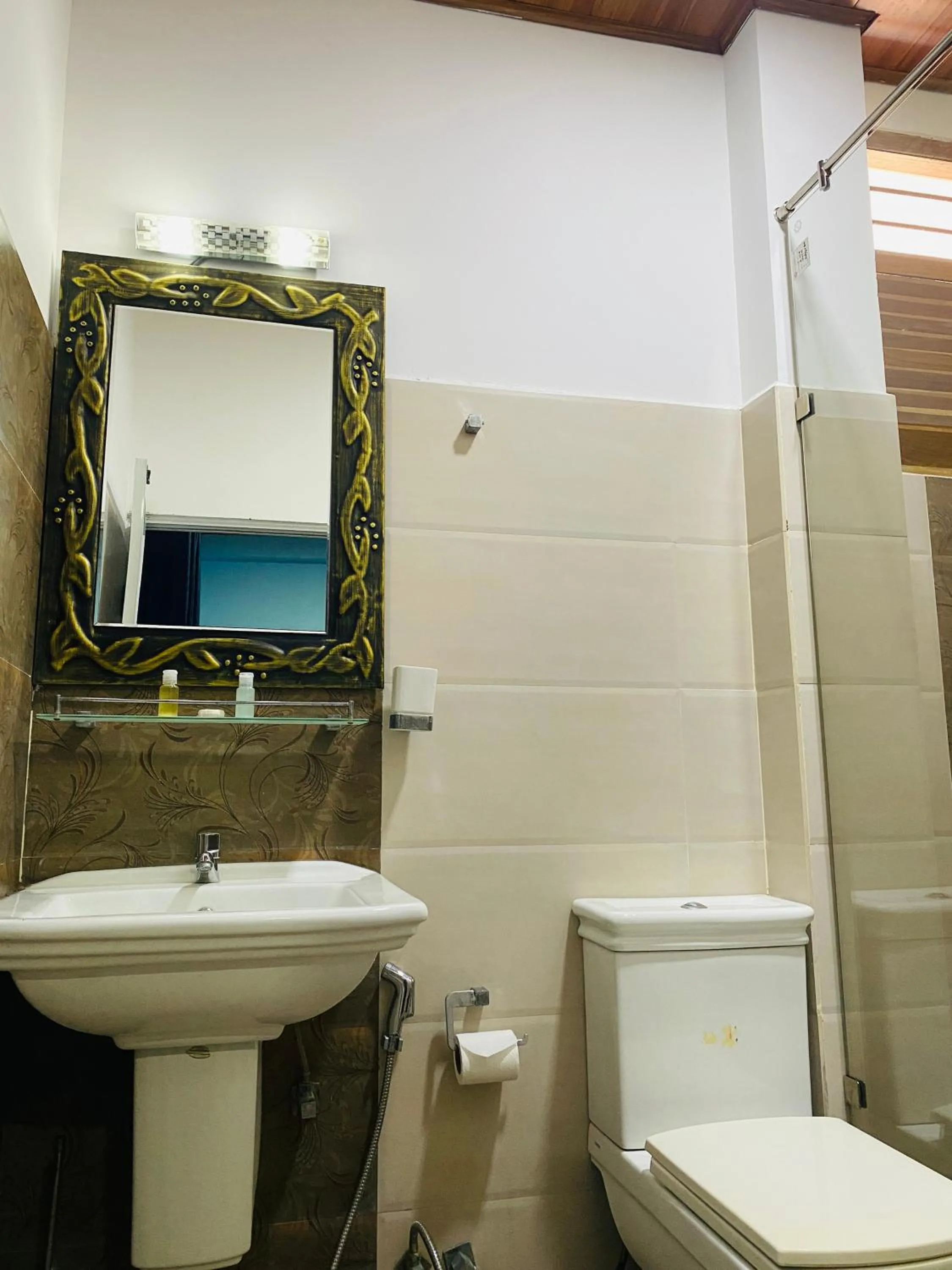 Nilaveli Hybrid Holiday Hotel