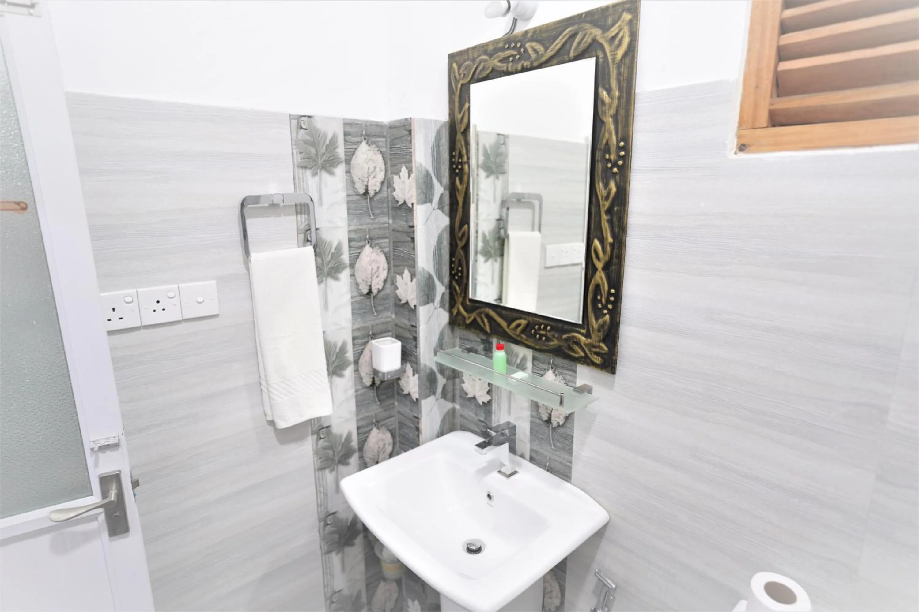 Bathroom in Nilaveli Hybrid Holiday Hotel