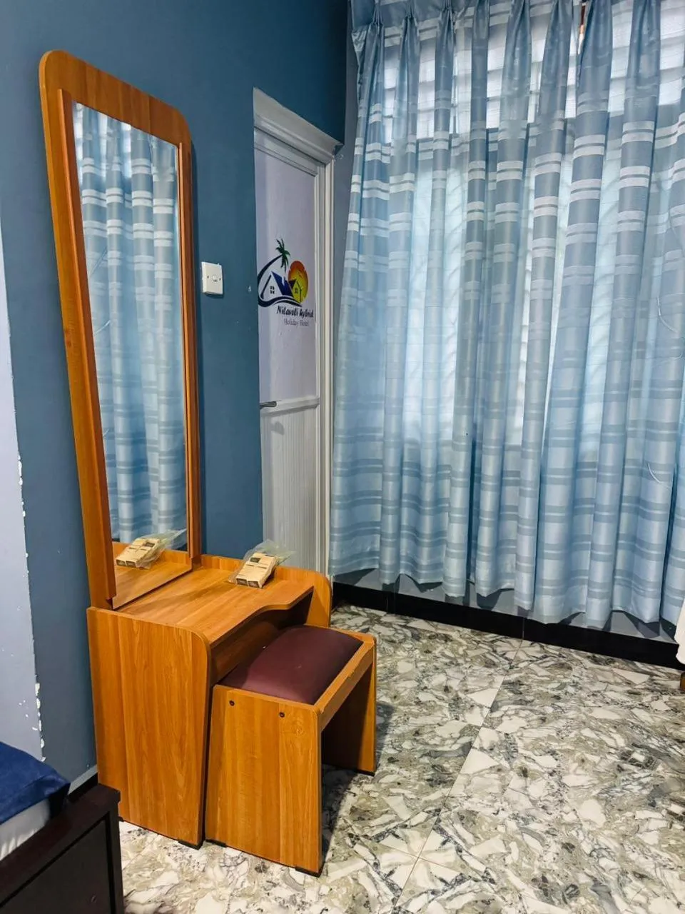 Communal lounge/ TV room in Nilaveli Hybrid Holiday Hotel