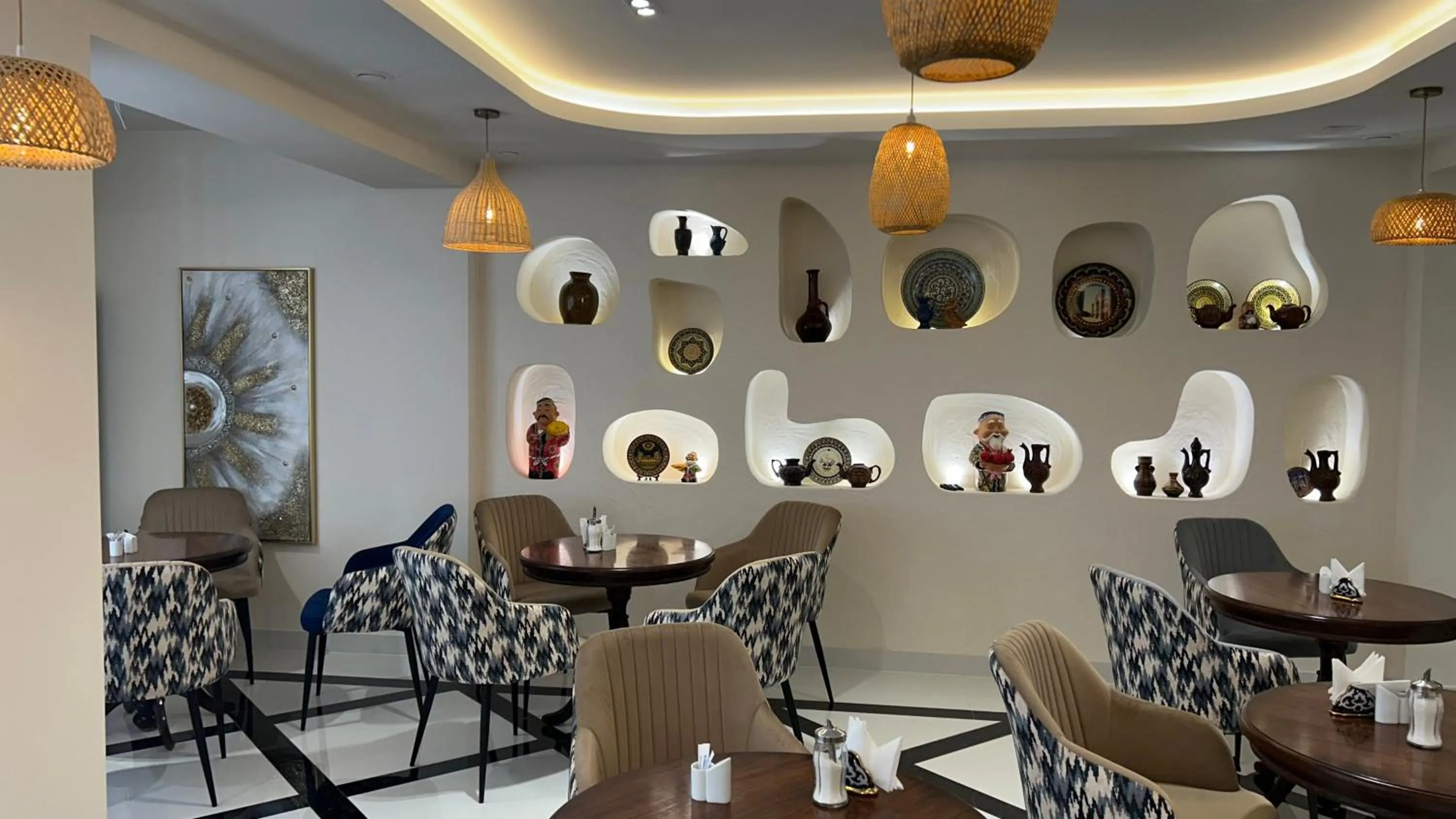 Restaurant/places to eat in Karim Parkside Hotel