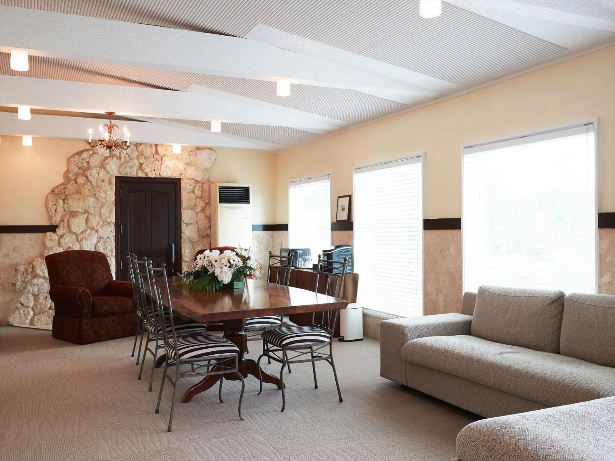 Lounge or bar in La Casa Panacea Okinawa Resort