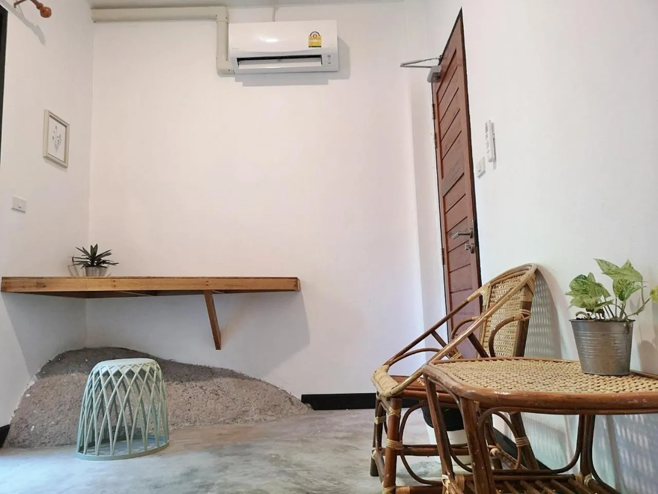 Seating area in The Dearly Koh Tao Hostel-PADI 5 Star Dive Resort