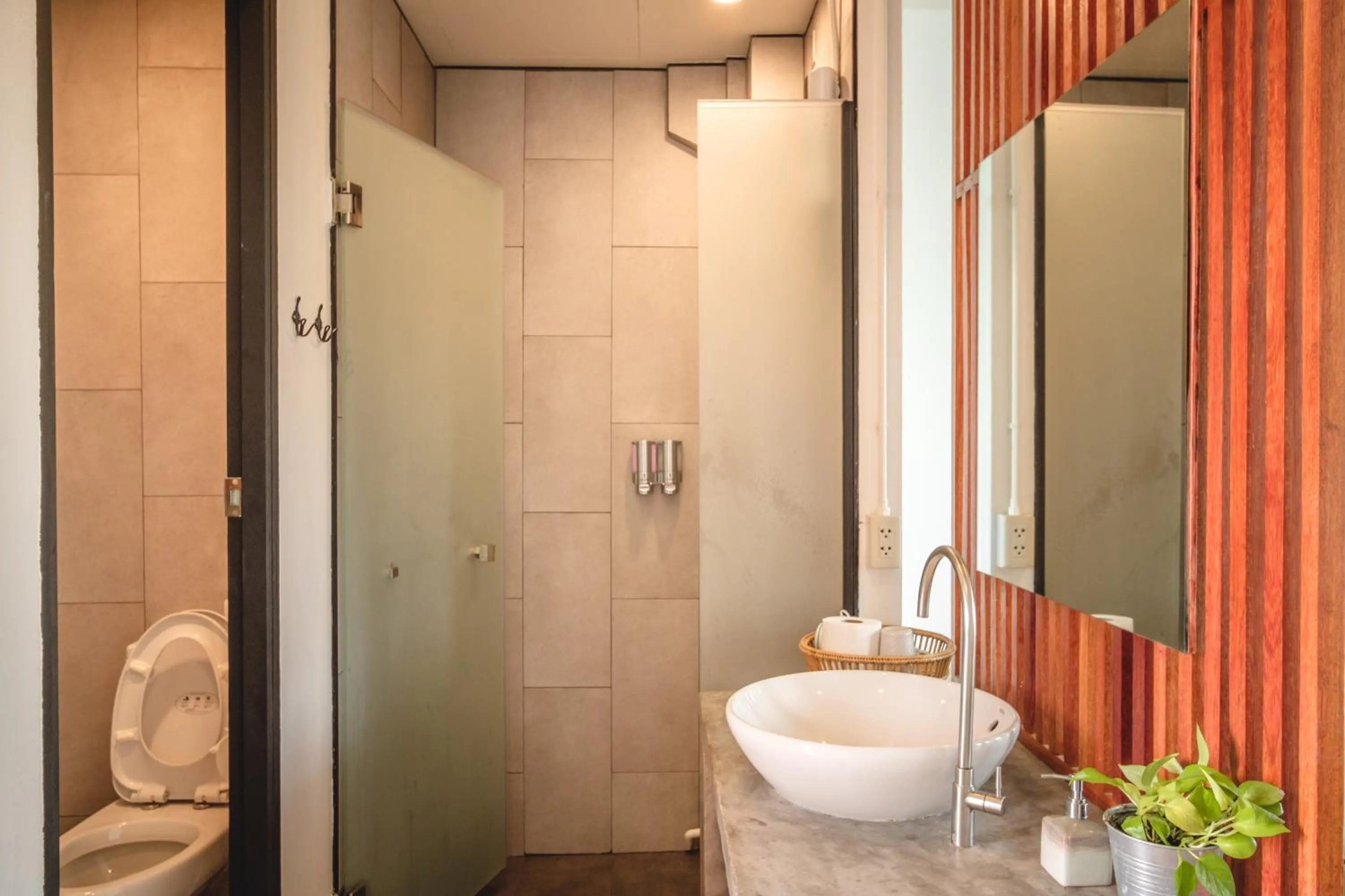 Bathroom in The Dearly Koh Tao Hostel-PADI 5 Star Dive Resort