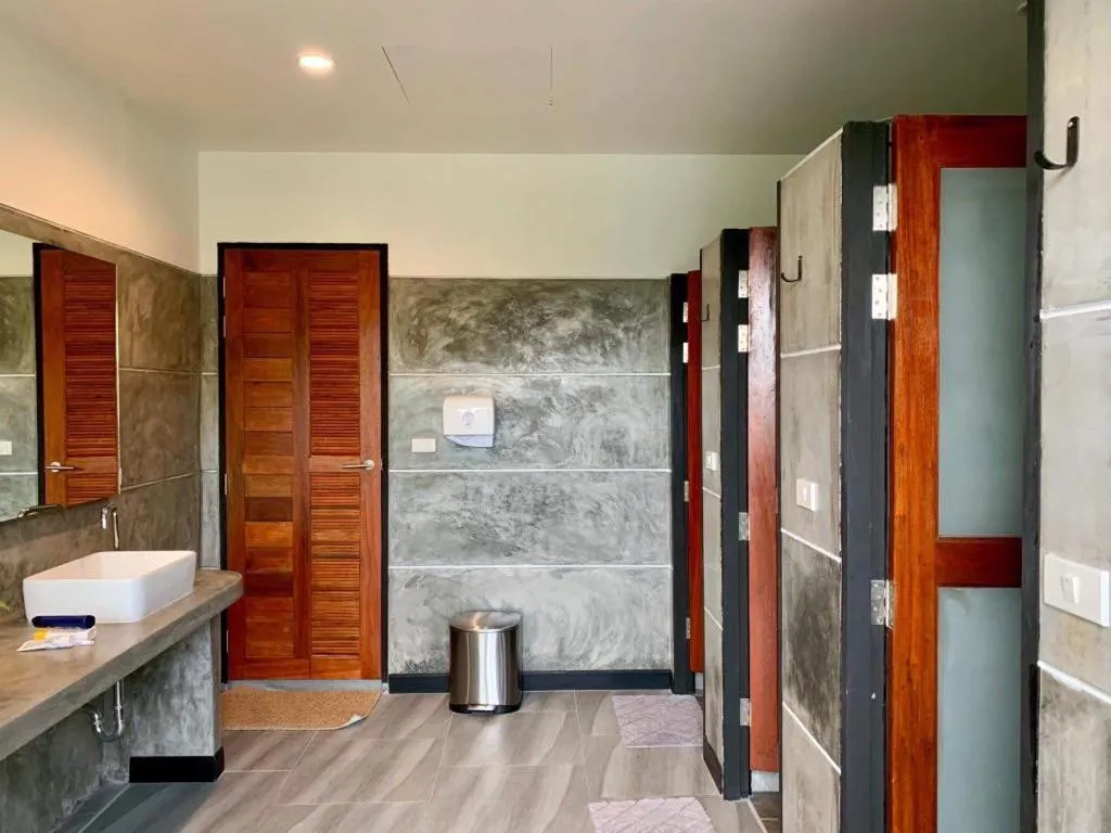 Toilet in The Dearly Koh Tao Hostel-PADI 5 Star Dive Resort