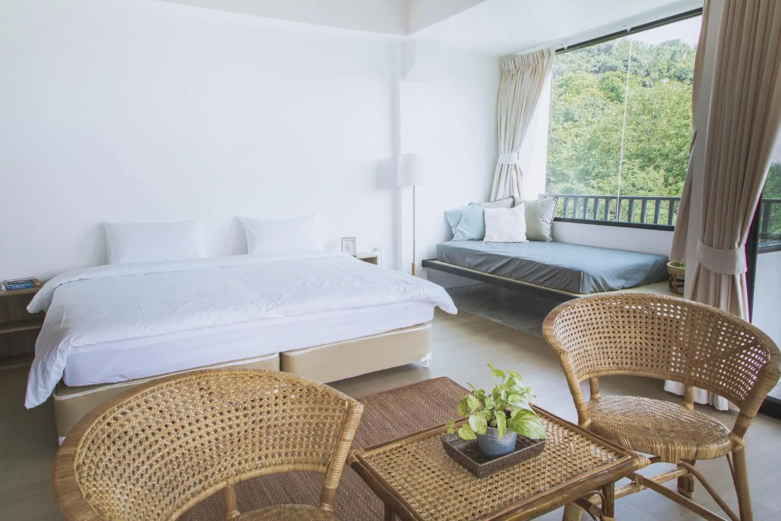 Deluxe Ensuite in The Dearly Koh Tao Hostel-PADI 5 Star Dive Resort Deluxe Ensuite in The Dearly Koh Tao Hostel-PADI 5 Star Dive Resort