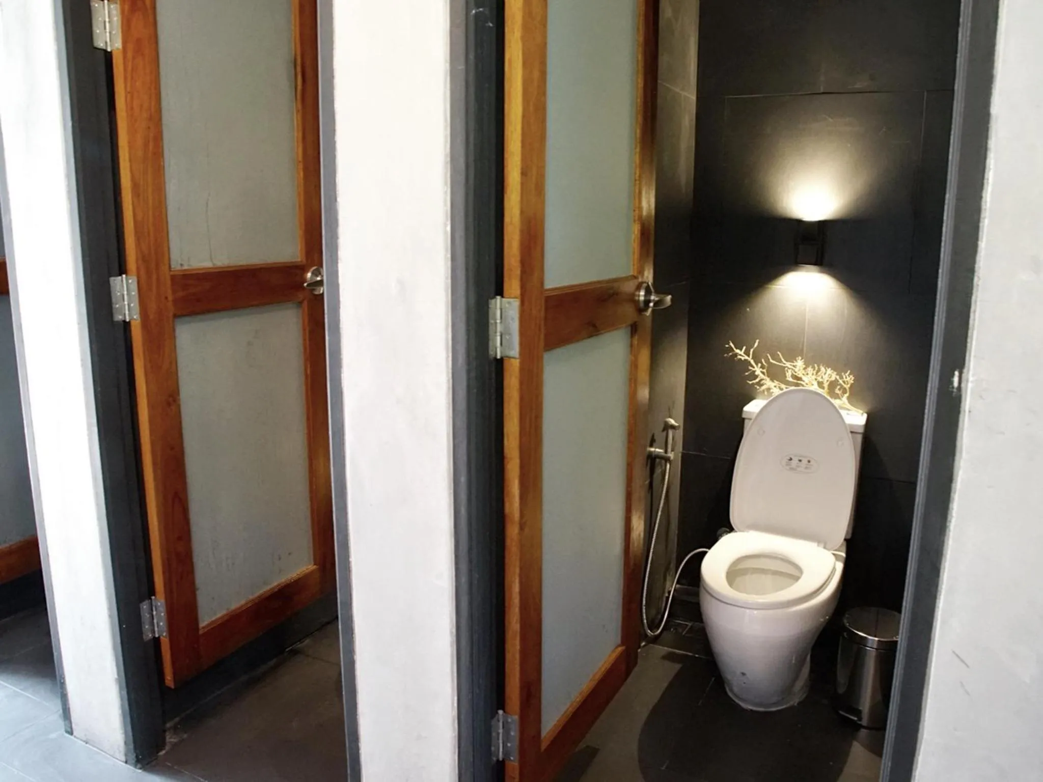 Toilet in The Dearly Koh Tao Hostel-PADI 5 Star Dive Resort