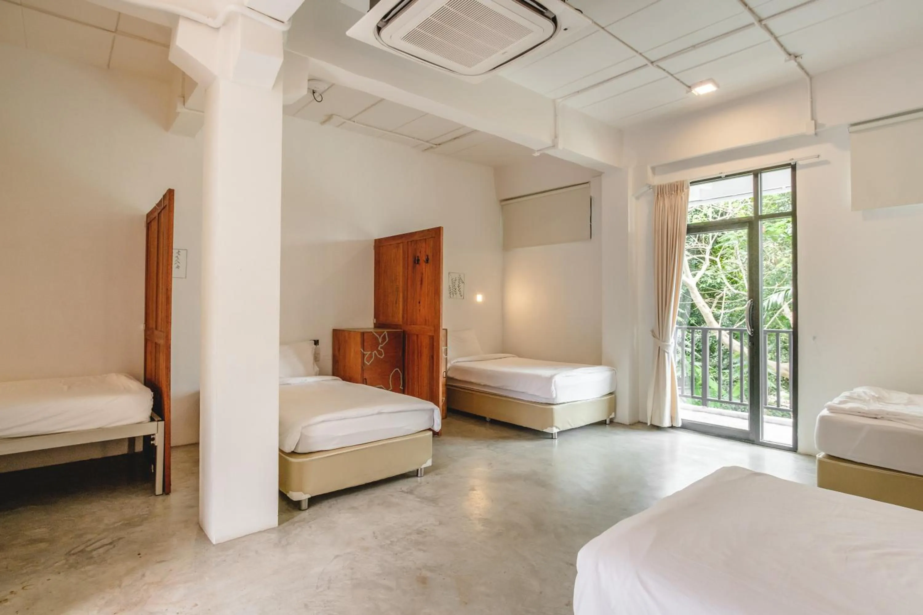 Bed in The Dearly Koh Tao Hostel-PADI 5 Star Dive Resort