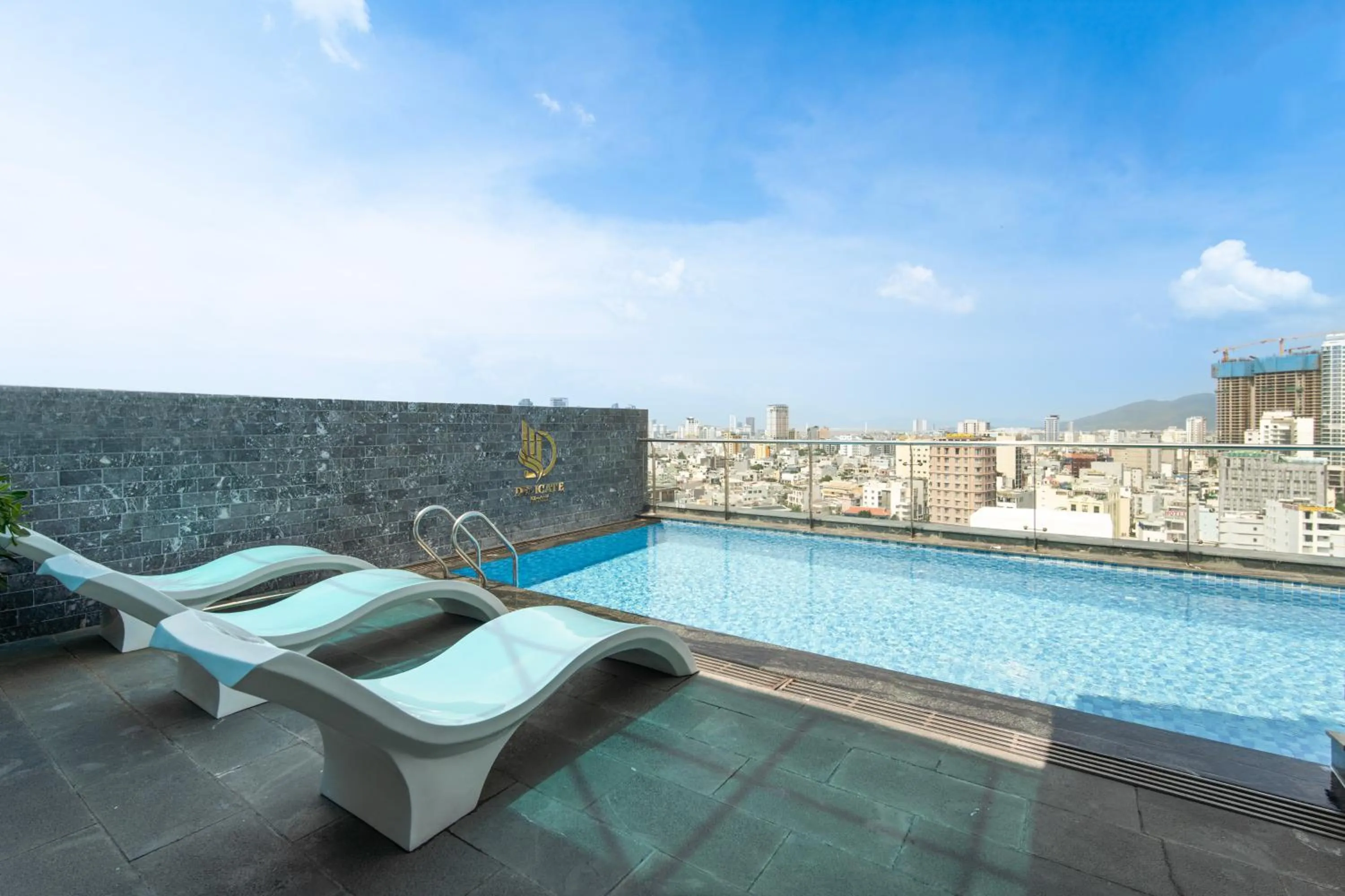 Swimming pool in Hung Anh Hotel