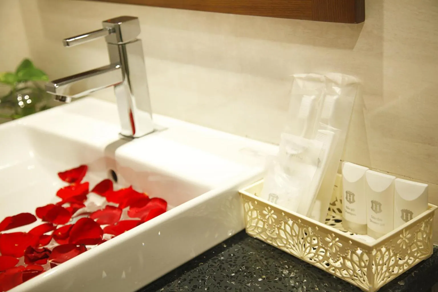 Bathroom in Hung Anh Hotel