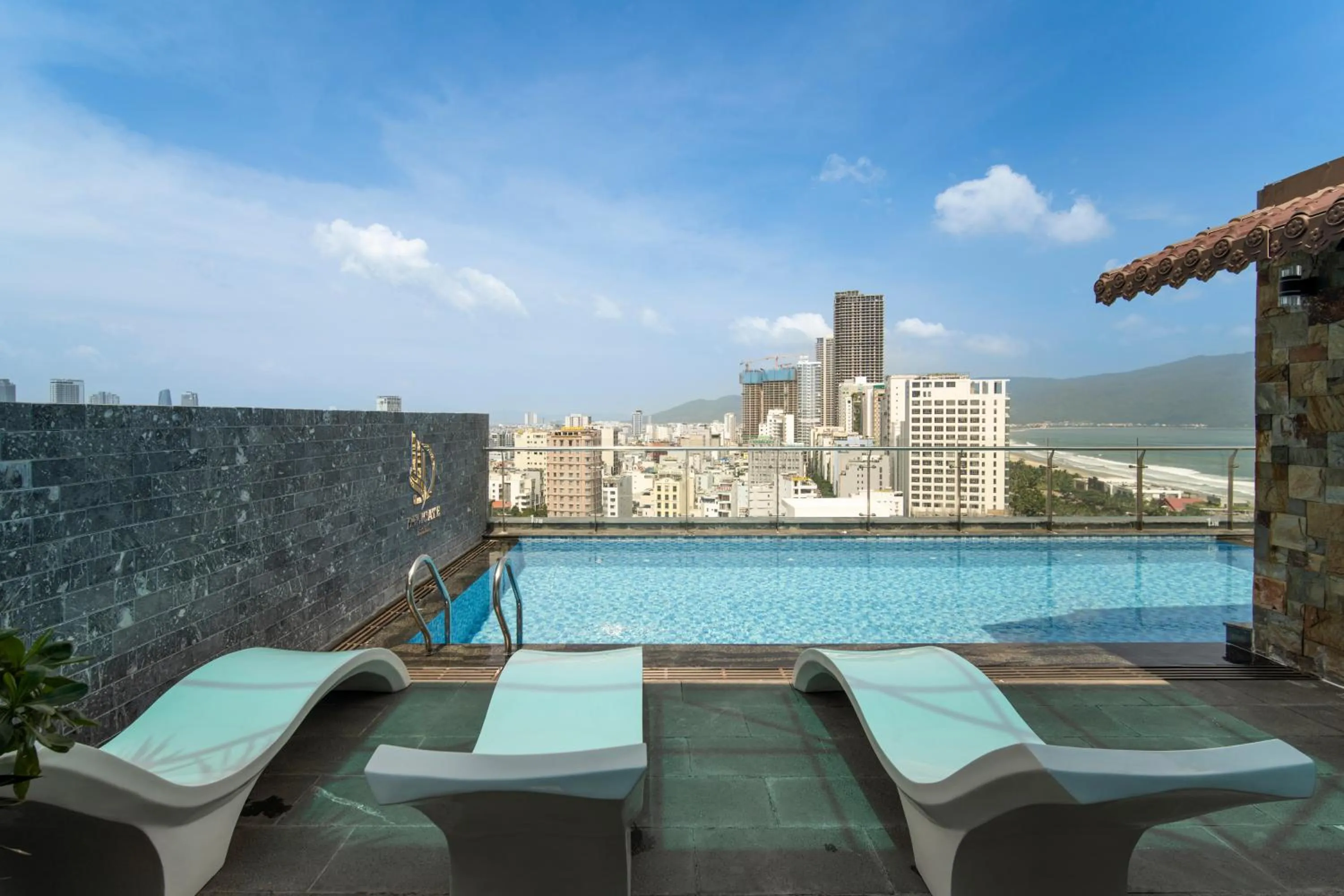 Swimming pool in Hung Anh Hotel