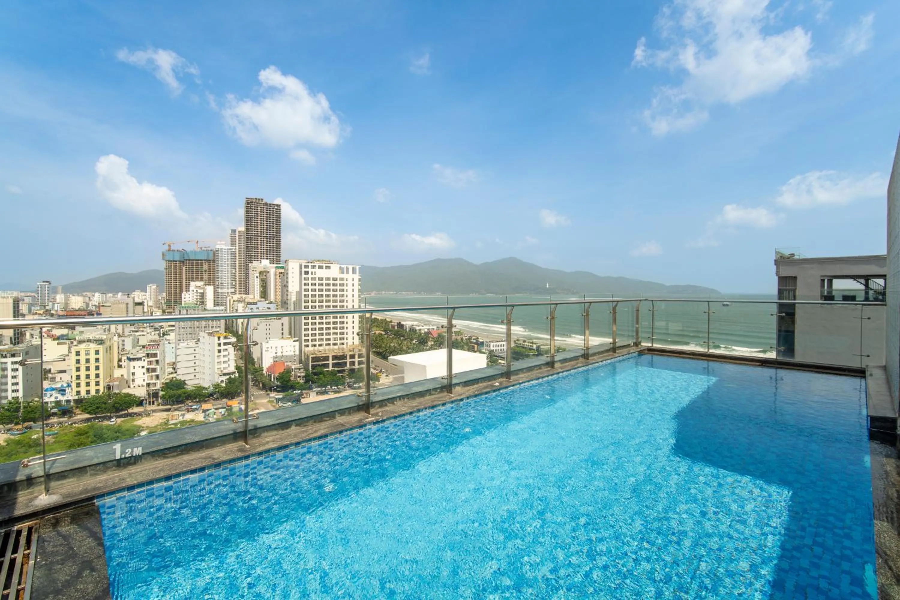 Swimming pool in Hung Anh Hotel