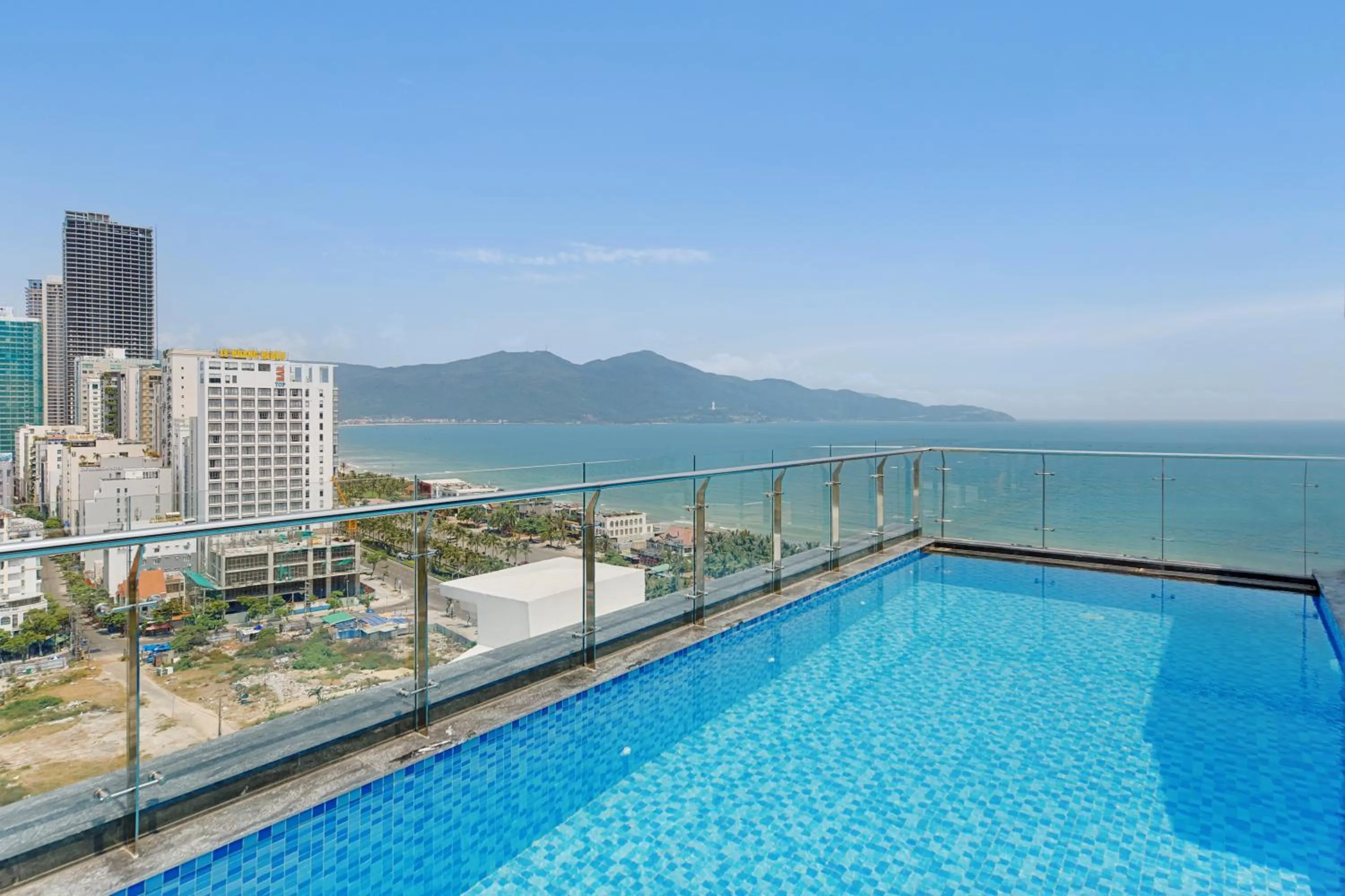 Pool view in Hung Anh Hotel