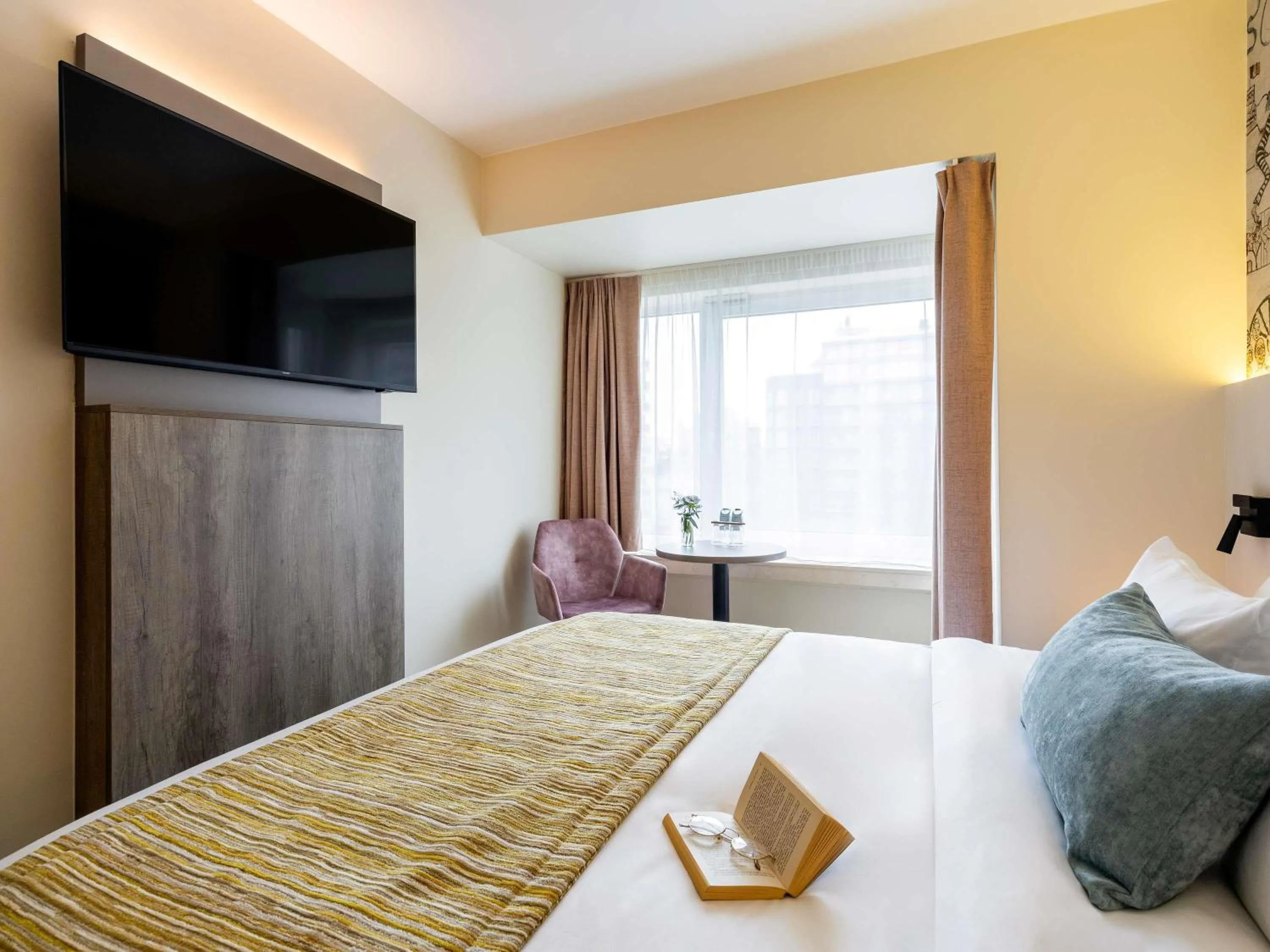 Bedroom, Bed in Mercure Oostende