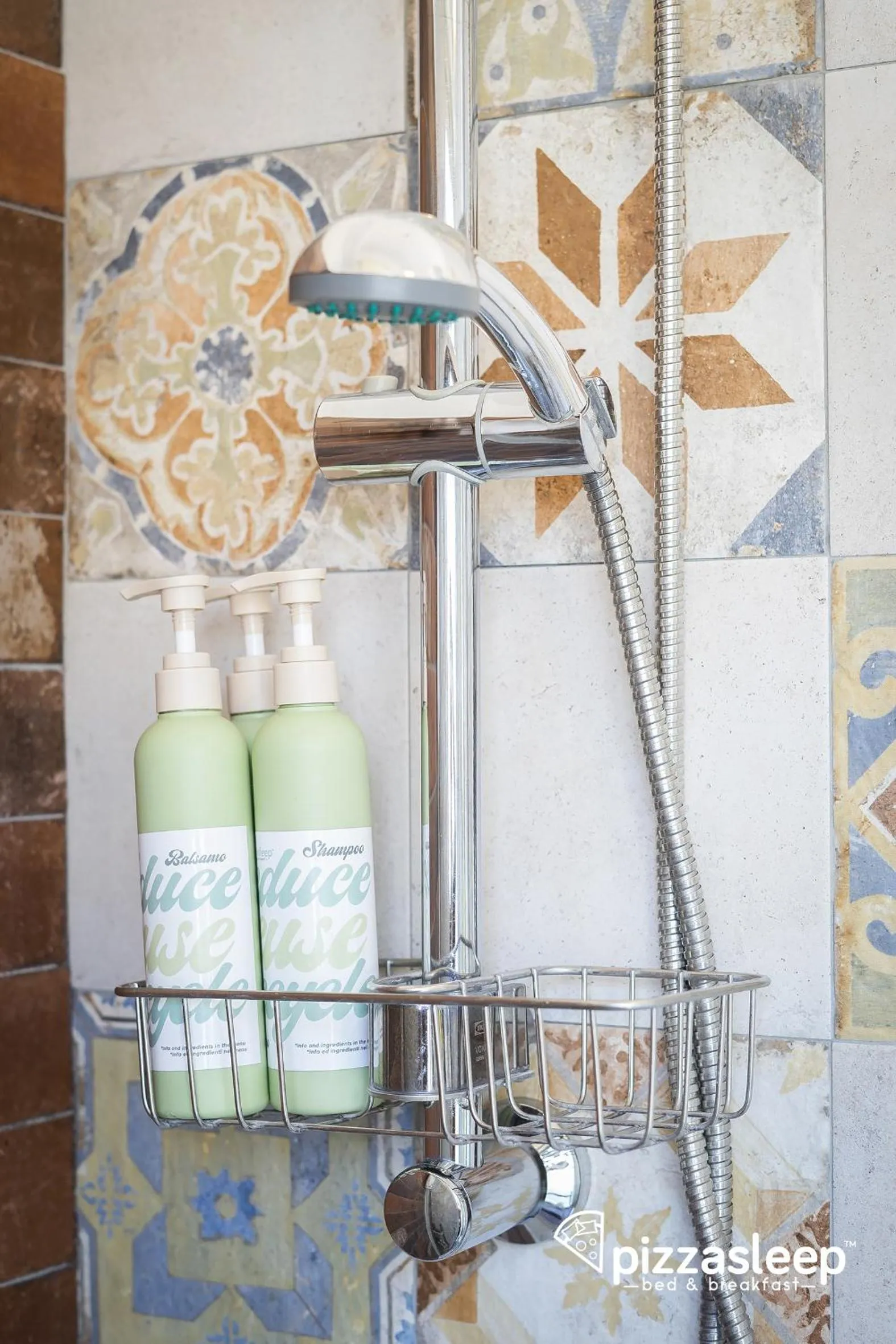 Shower in PizzaSleep B&B