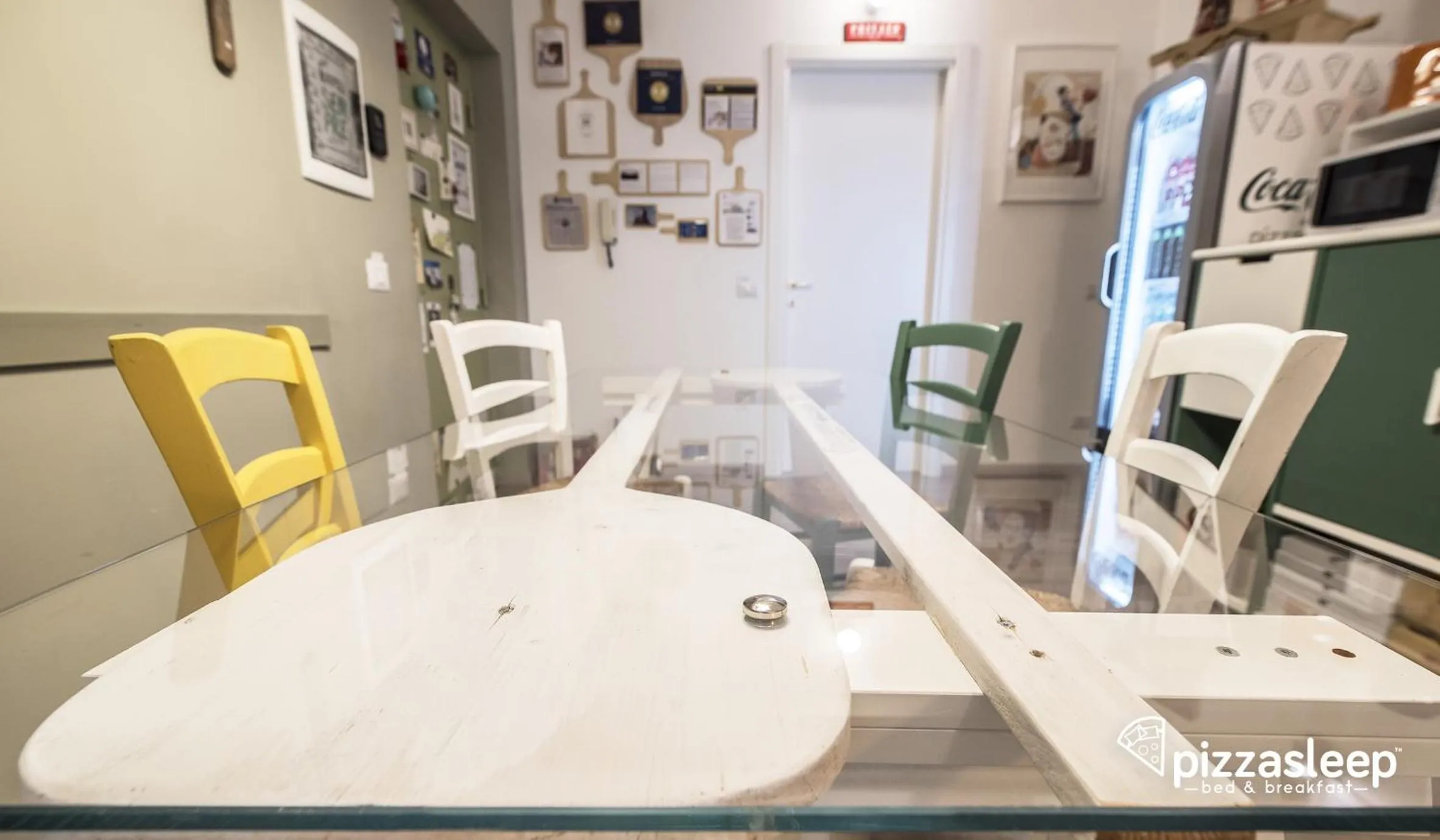 Restaurant/places to eat in PizzaSleep B&B