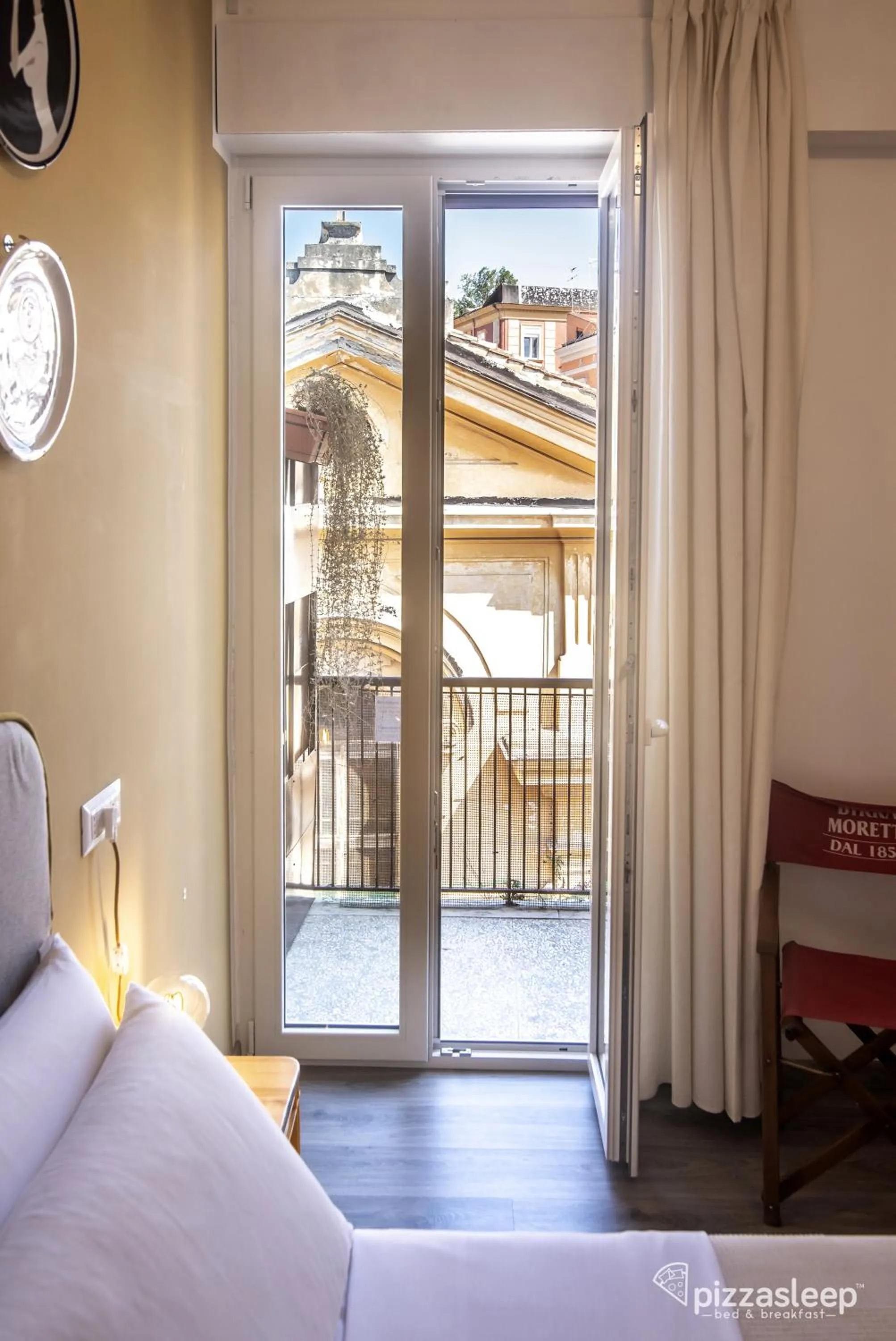 Bed in PizzaSleep B&B