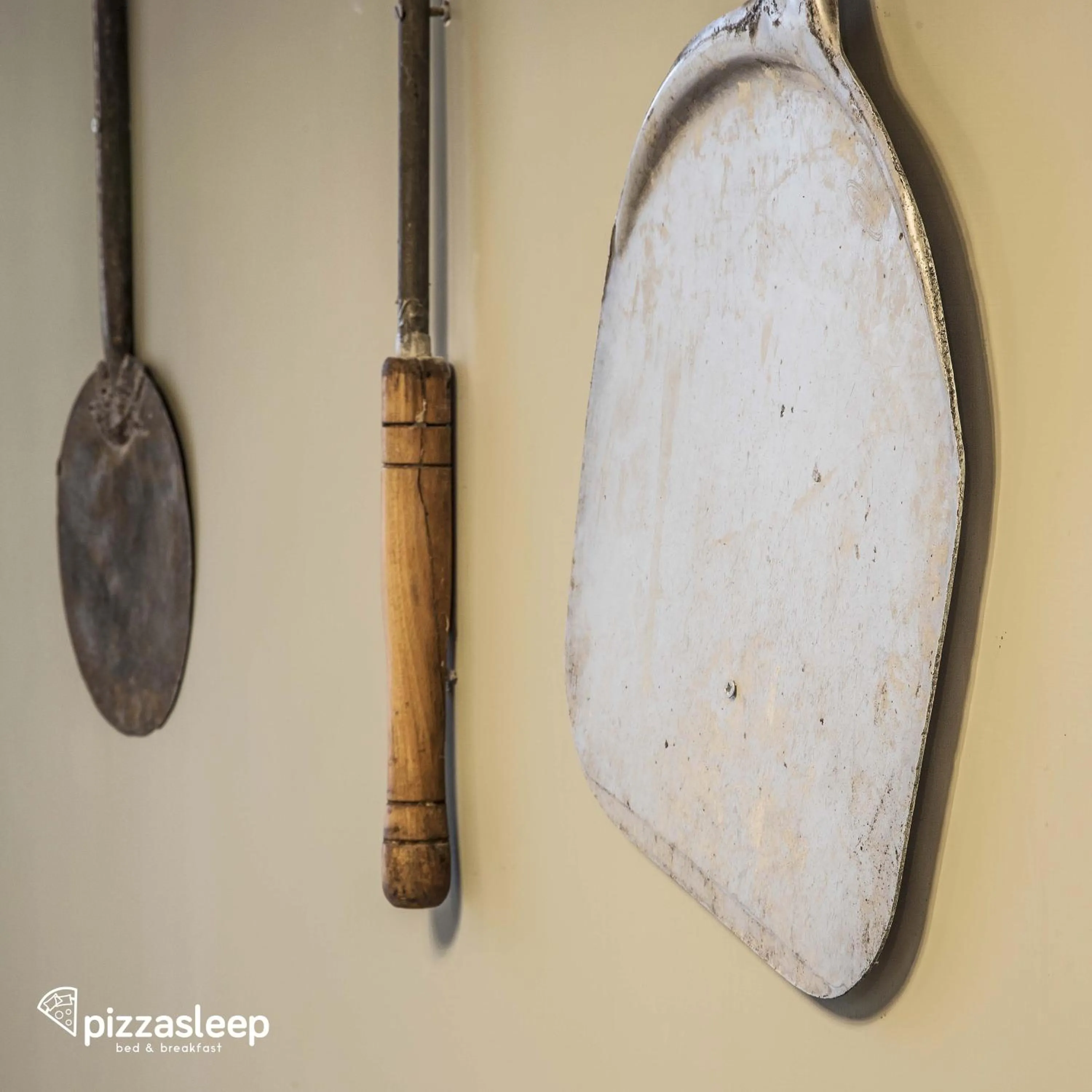 Decorative detail in PizzaSleep B&B