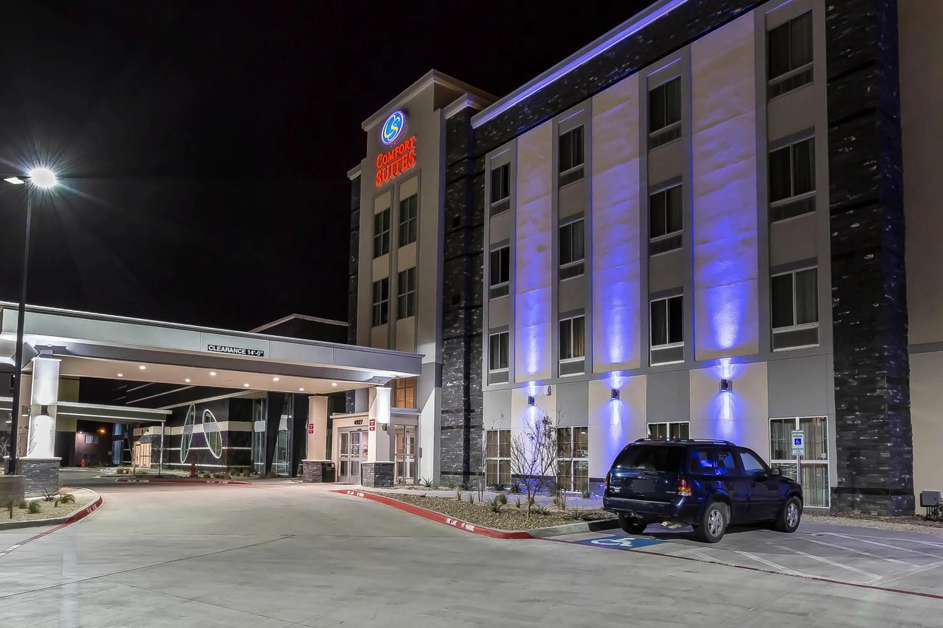Facade/entrance in Comfort Suites - University