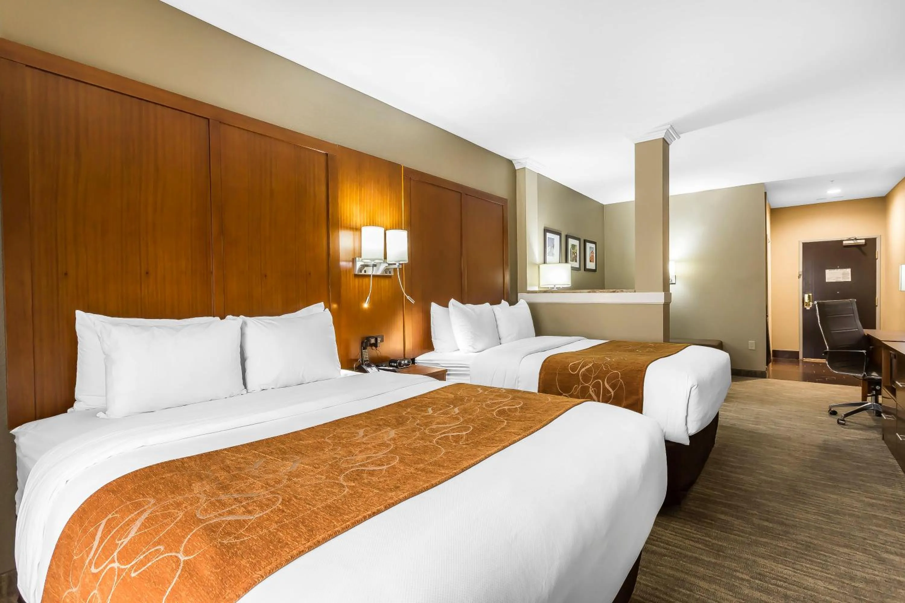 Bed in Comfort Suites - University