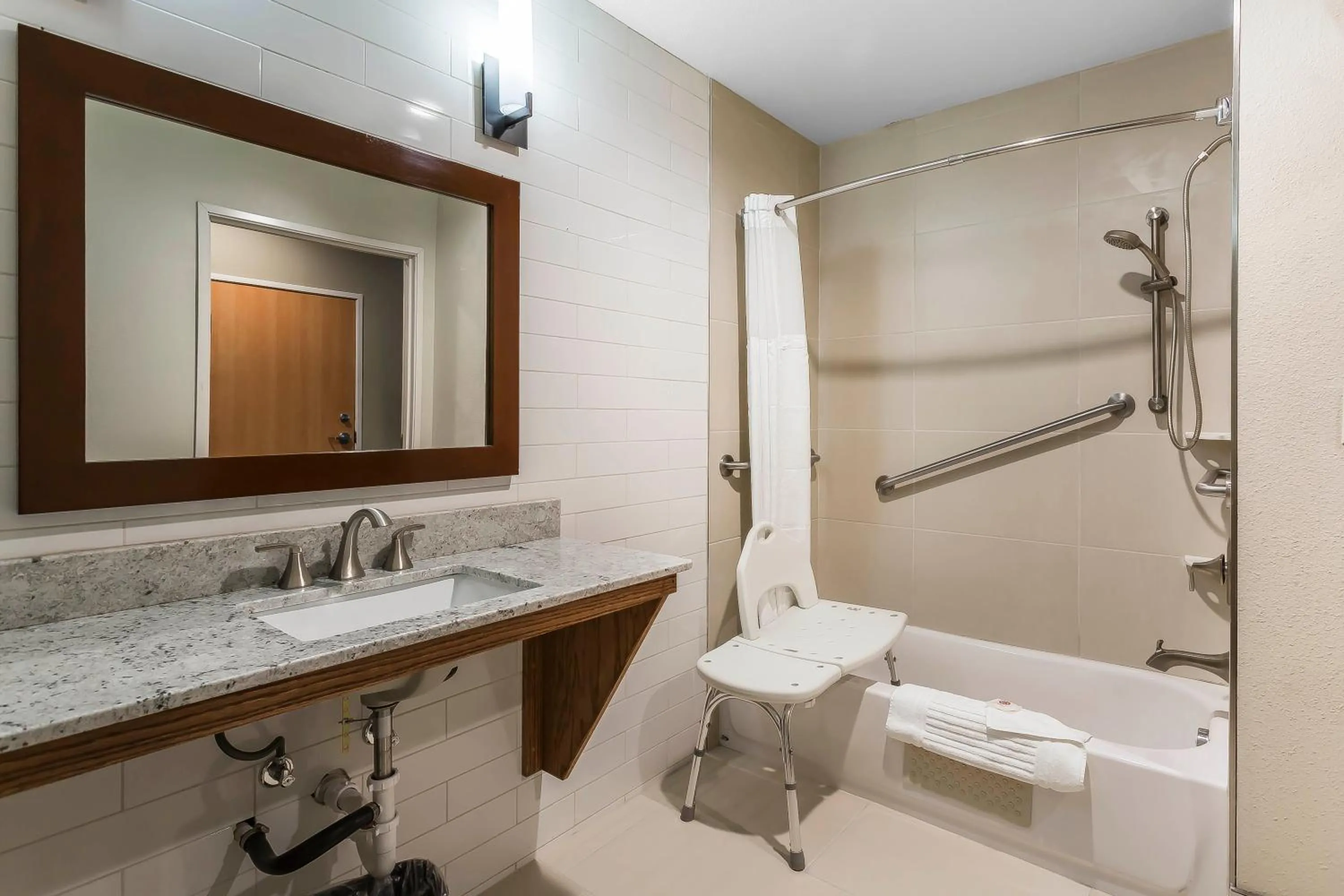 Comfort Suites - University