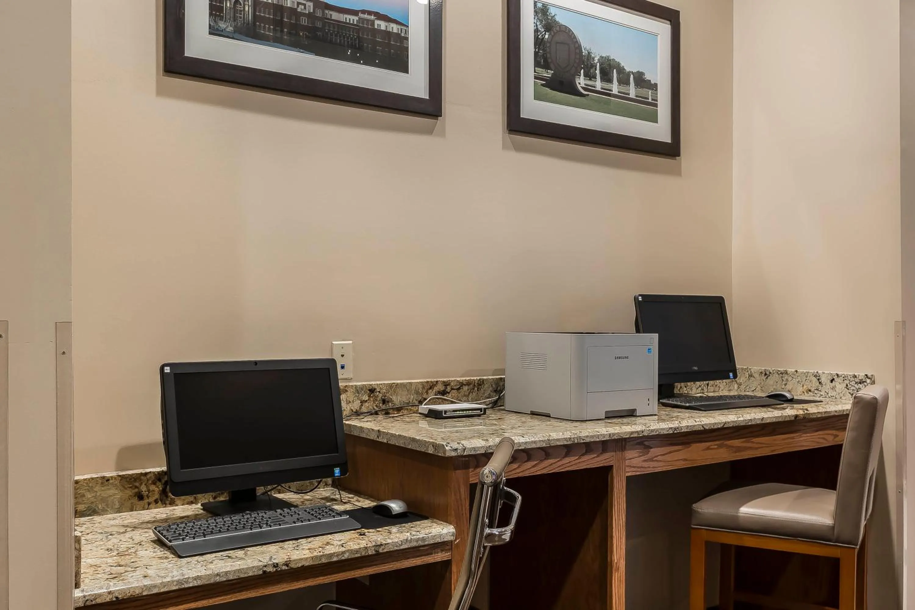 Business facilities in Comfort Suites - University
