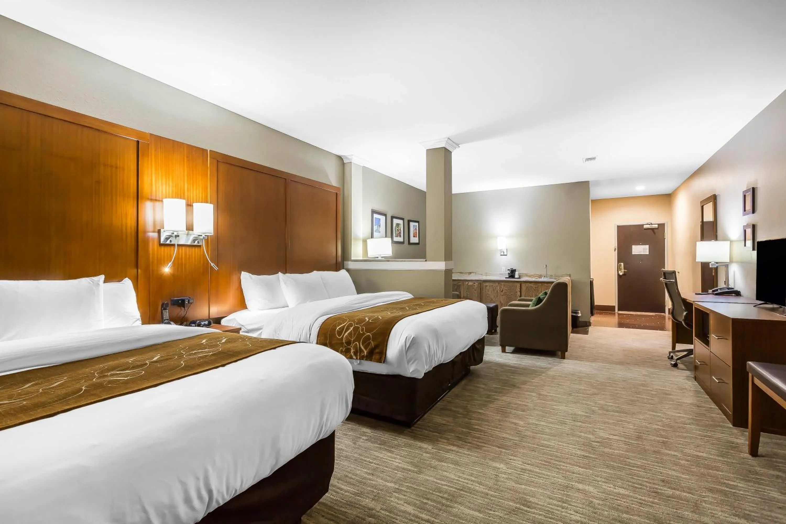 Bed in Comfort Suites - University