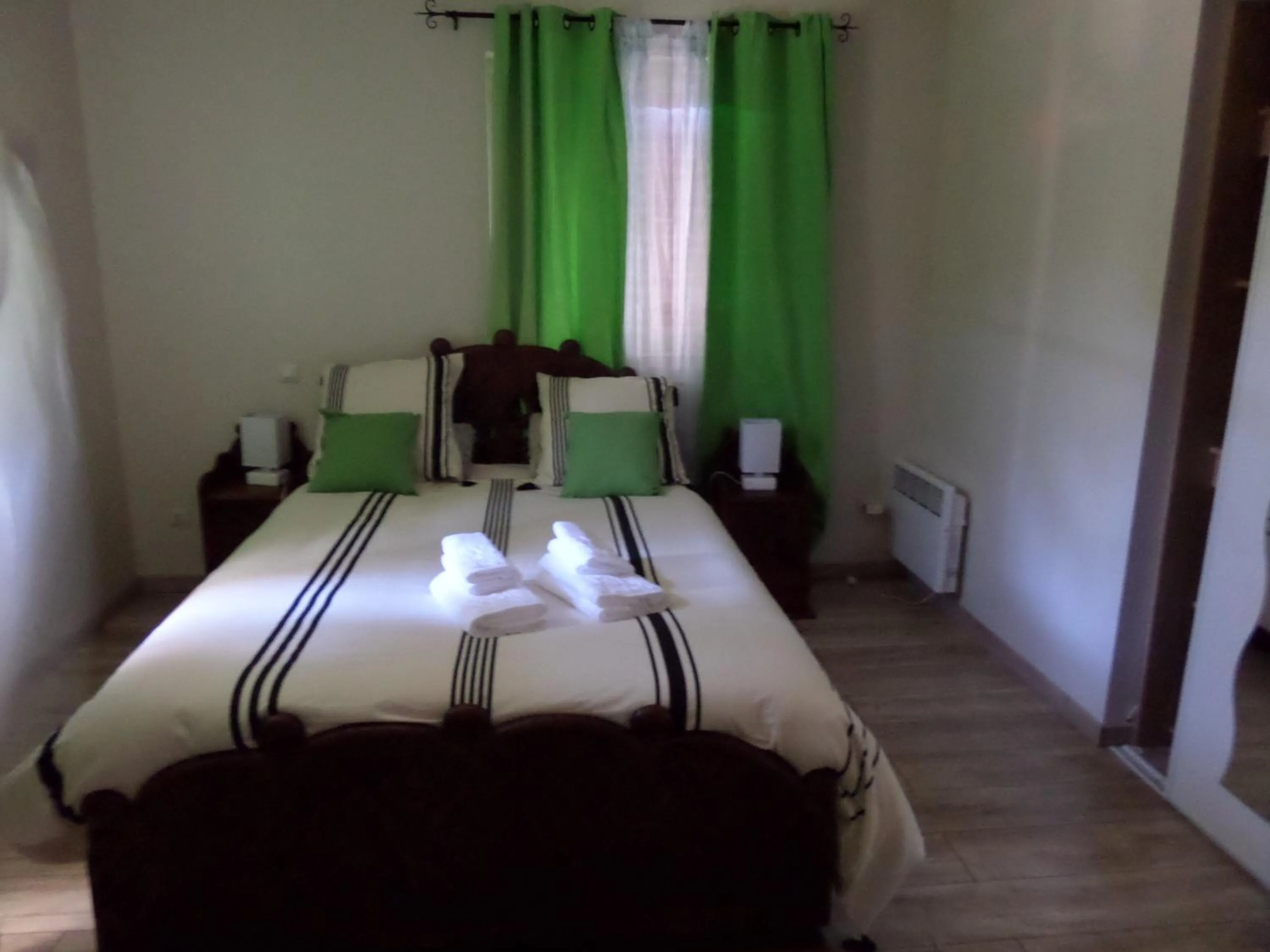 Photo of the whole room, Bed in Chambre d'hotes ronquer