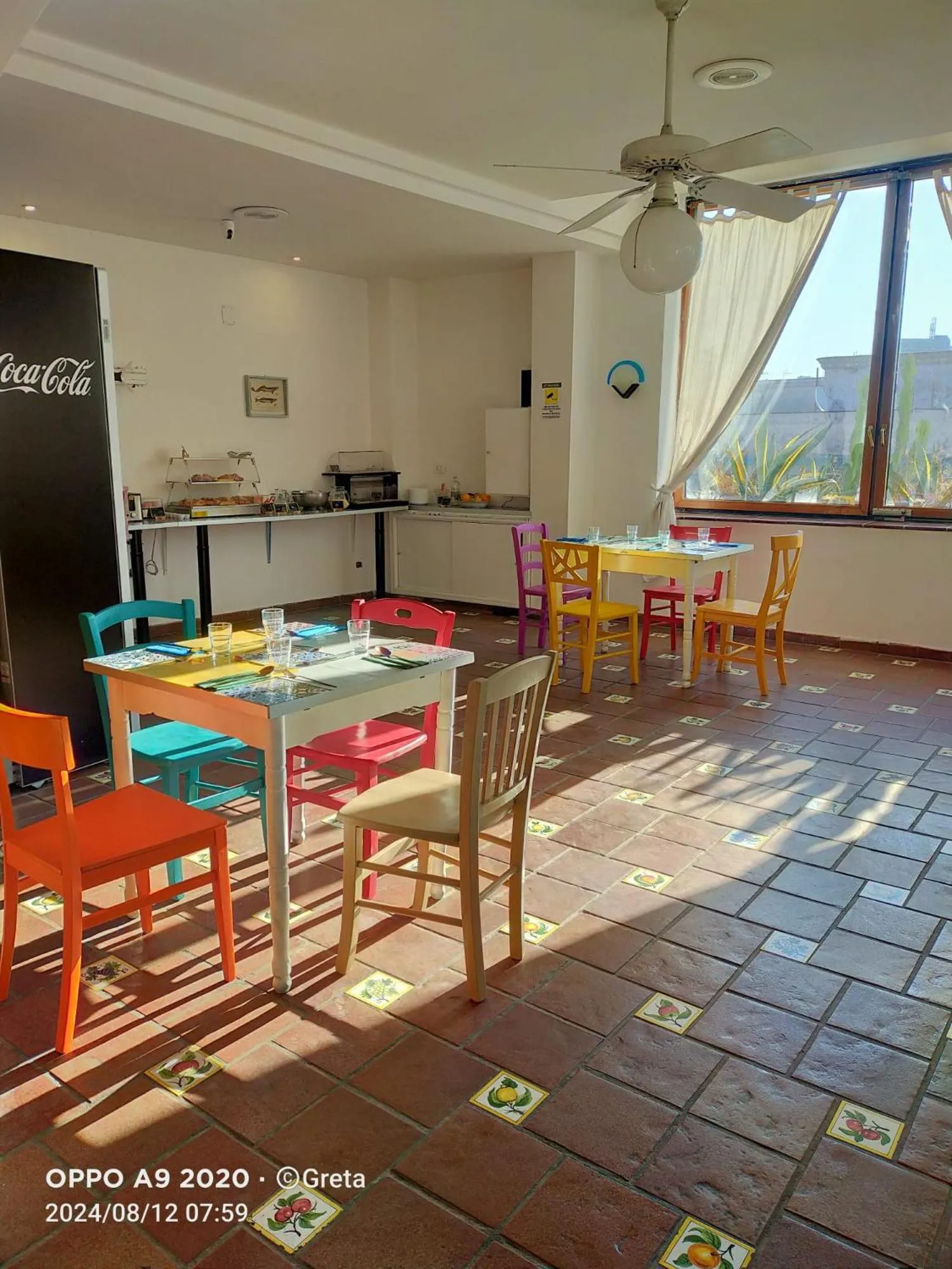 Restaurant/places to eat in Up Hotel