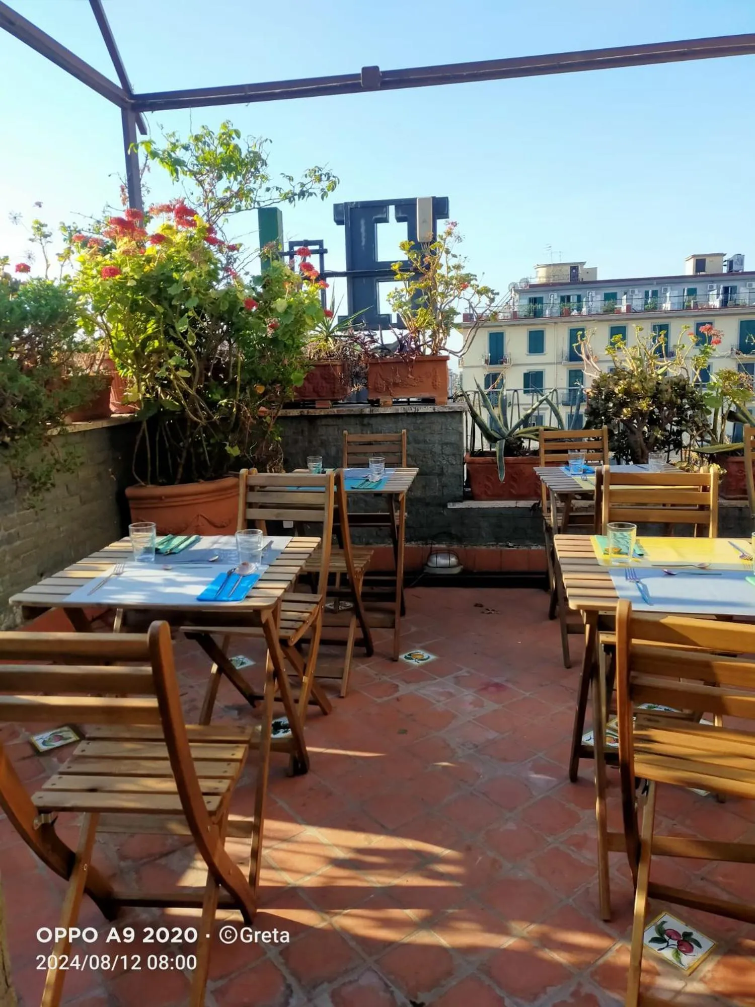 Restaurant/places to eat in Up Hotel