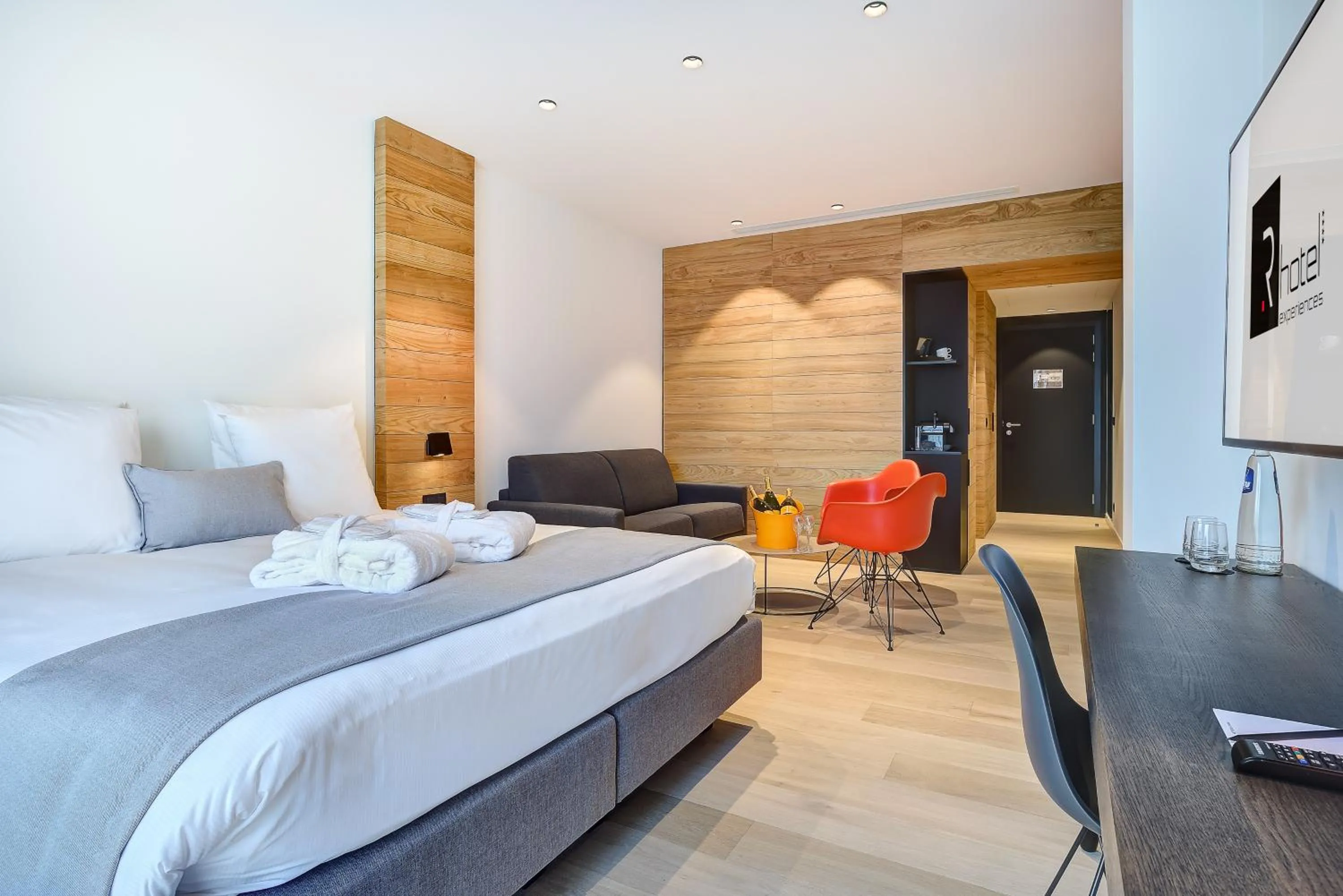 Bedroom, Bed in R hotel experiences