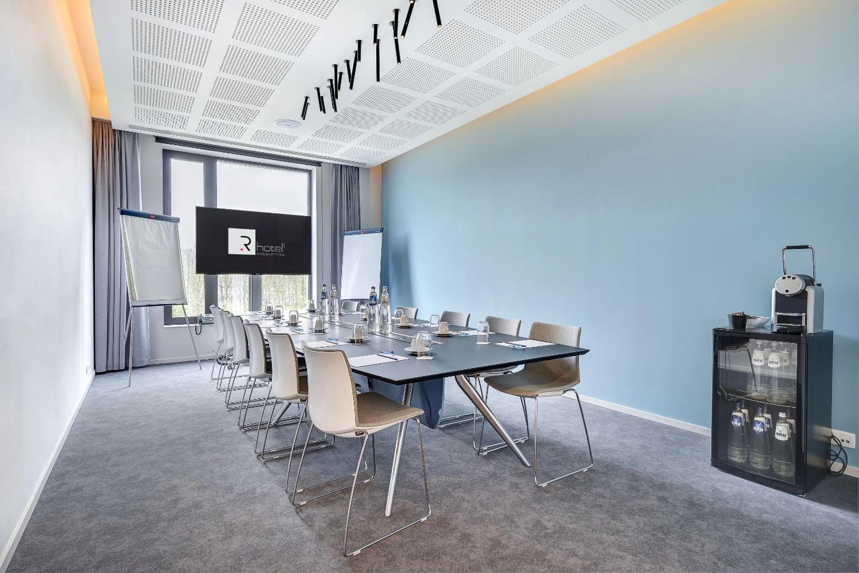 Meeting/conference room in R hotel experiences