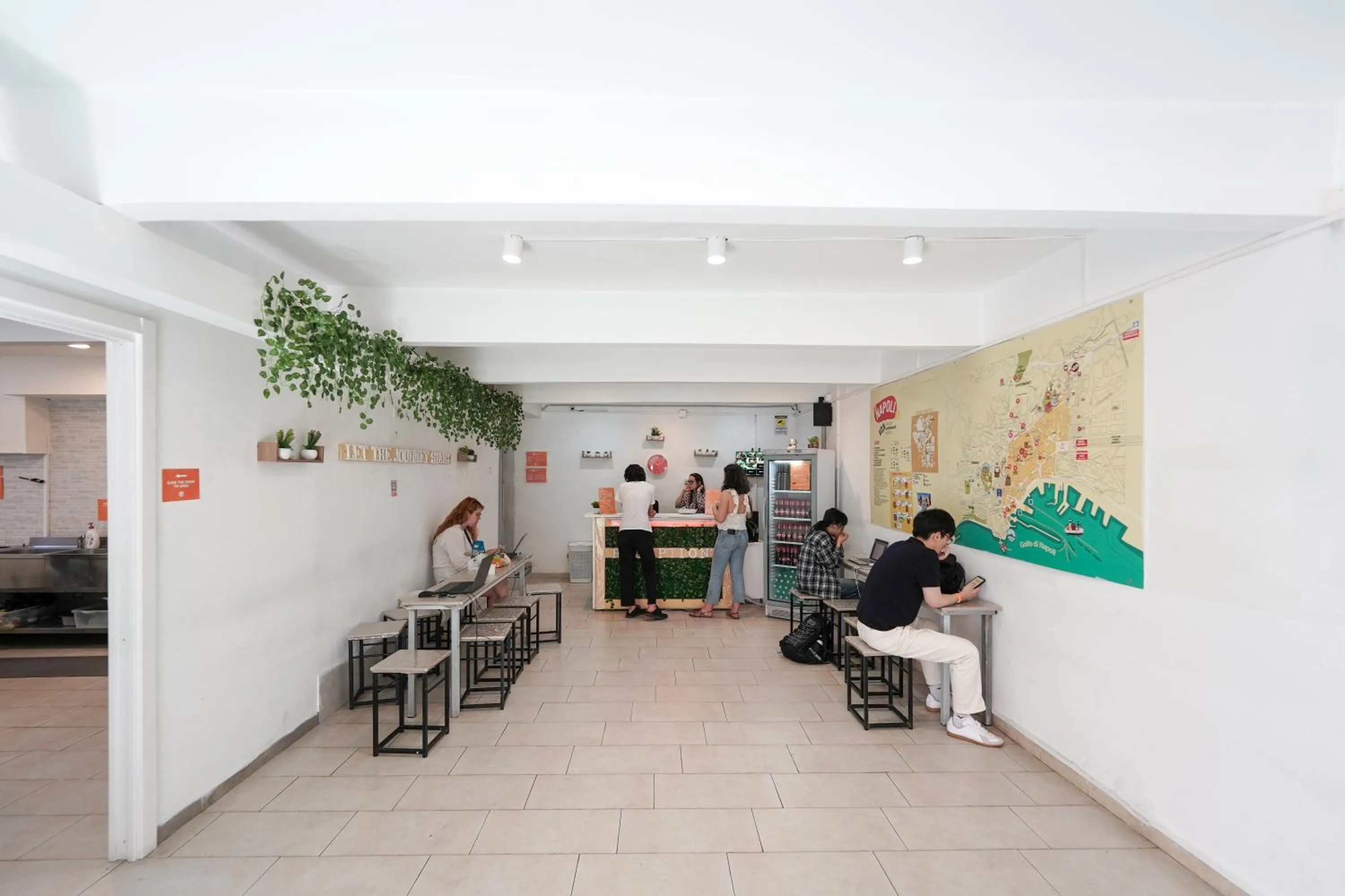 Communal lounge/ TV room in Naples Experience Hostel - Age Limit 18-28