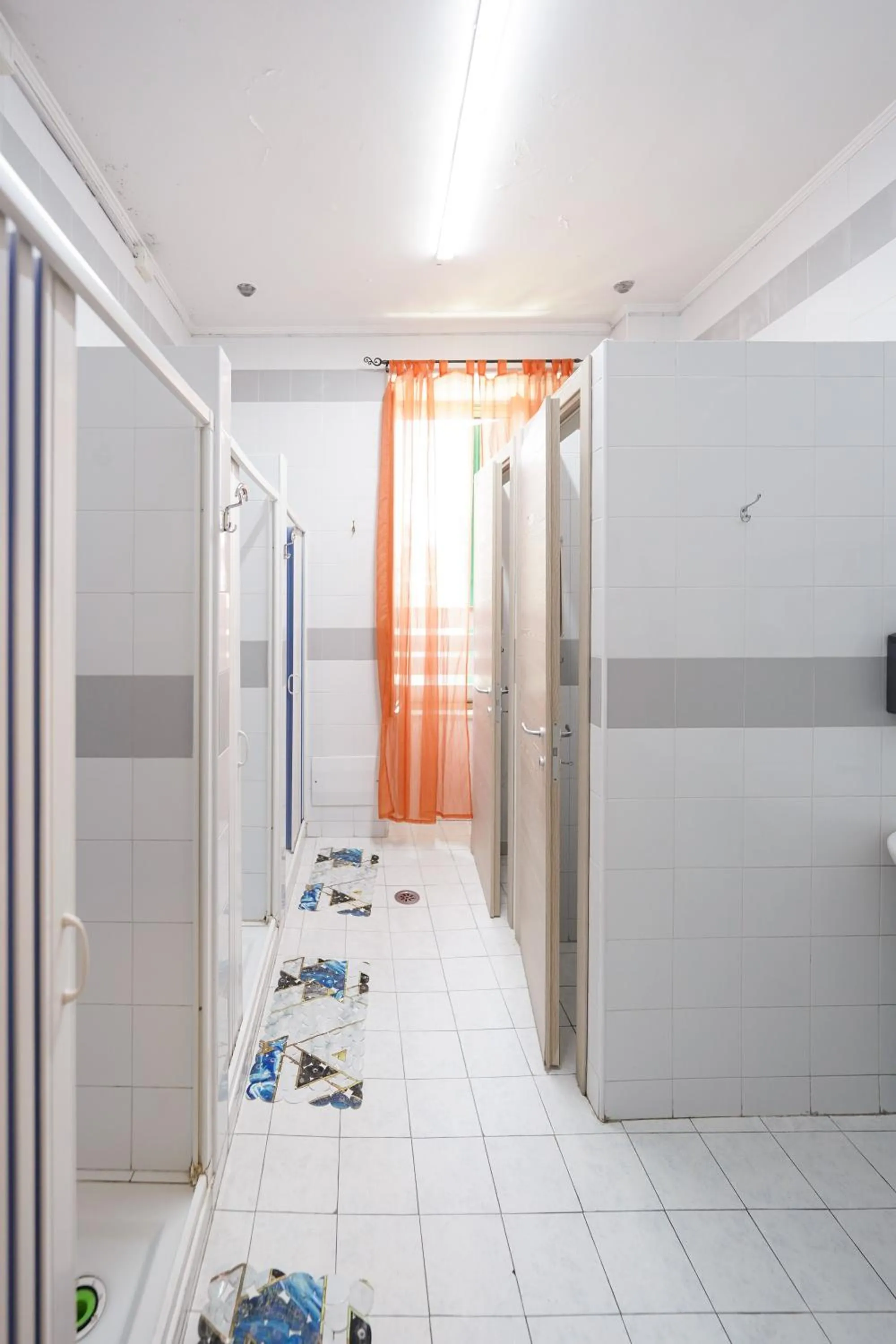 Shower in Naples Experience Hostel - Age Limit 18-28