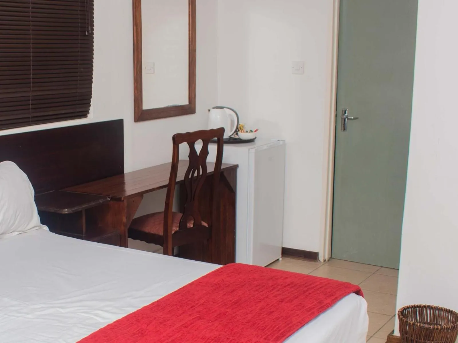 Seating area, Bed in River-Ridge Guest House