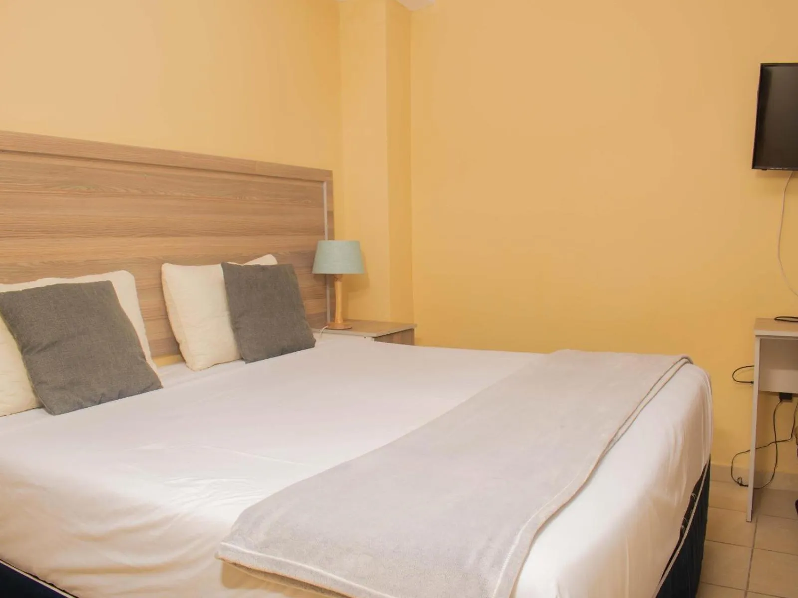 Bed in River-Ridge Guest House