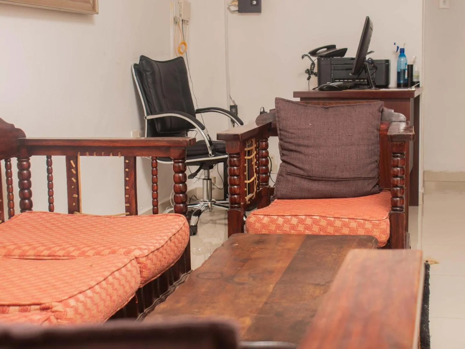 Living room in River-Ridge Guest House