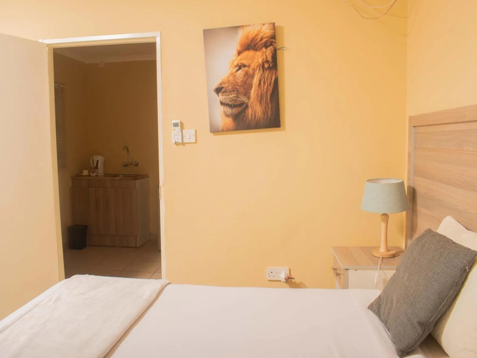 Photo of the whole room, Bed in River-Ridge Guest House