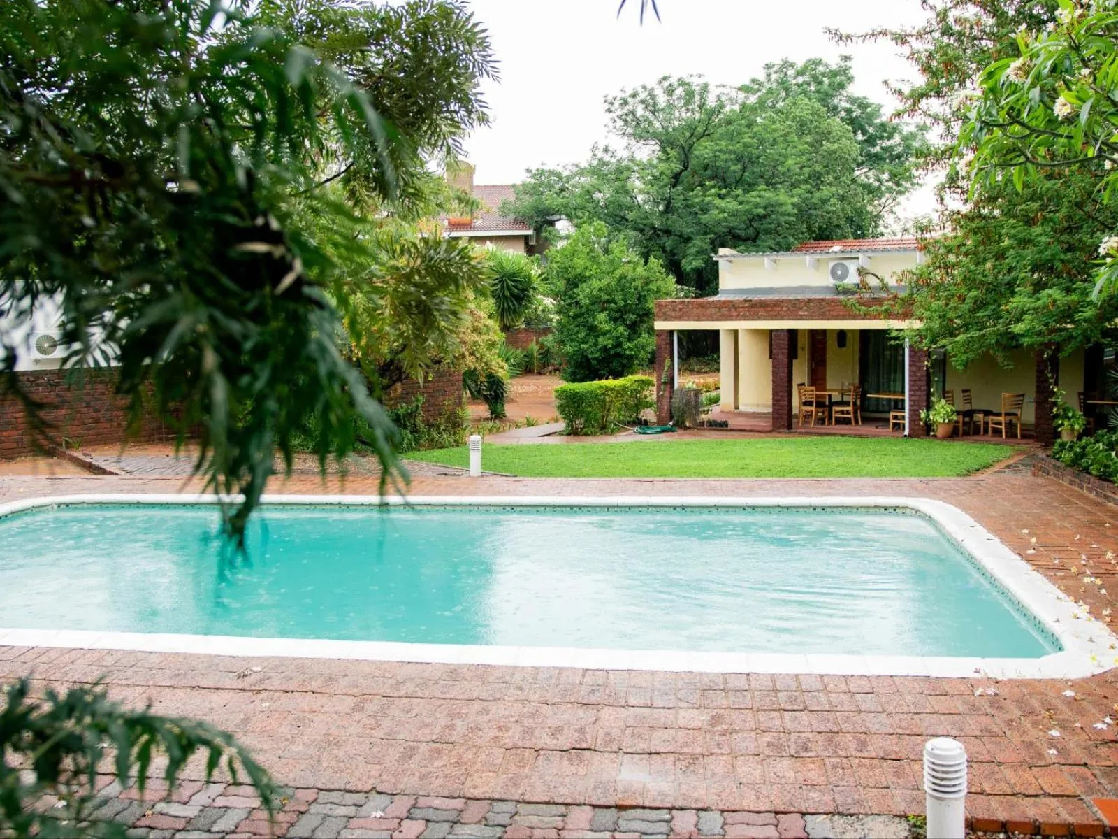 Swimming pool in River-Ridge Guest House