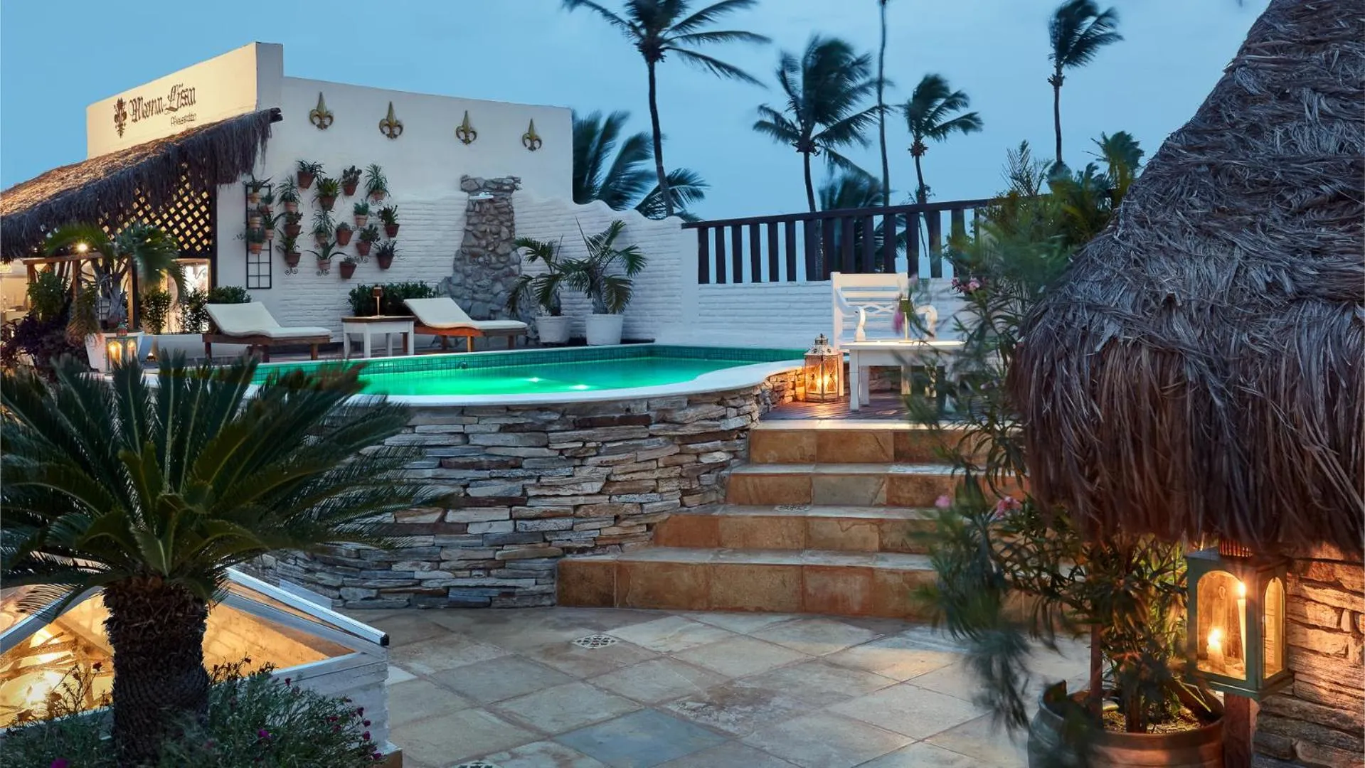 Swimming pool in Mona Lisa Pousada