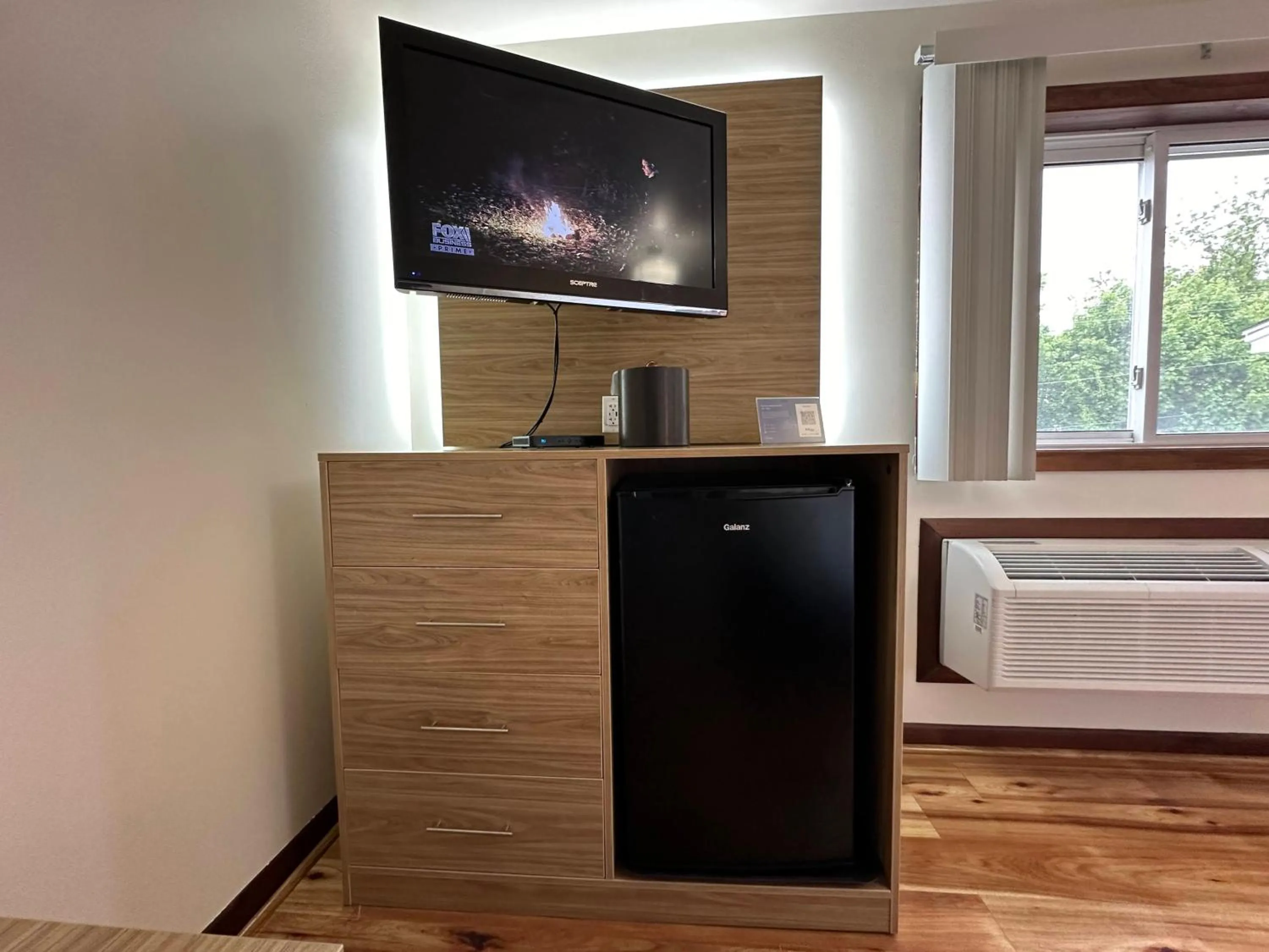 Communal lounge/ TV room in USA Inn