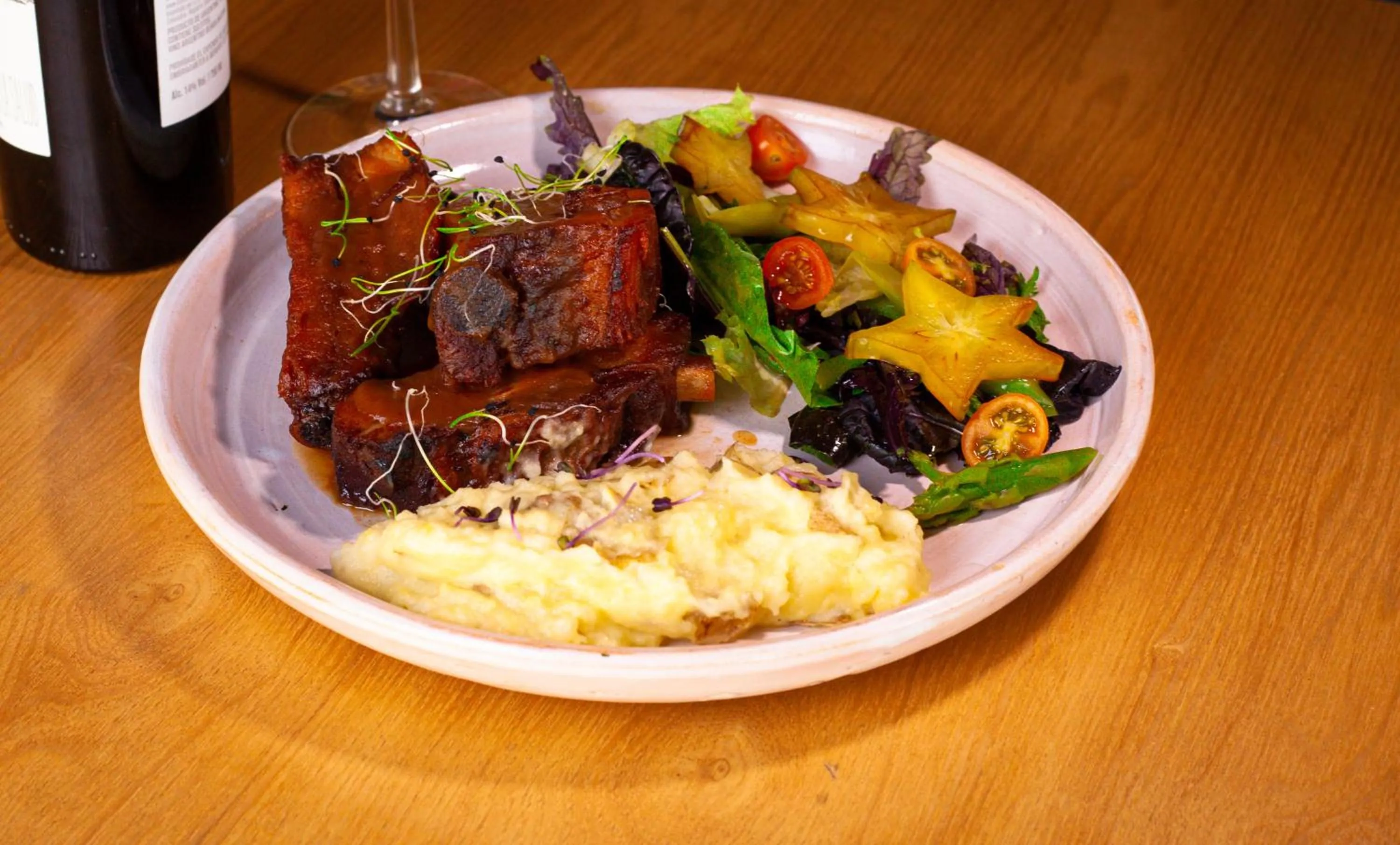 Restaurant/places to eat in Hotel American Visa Tower