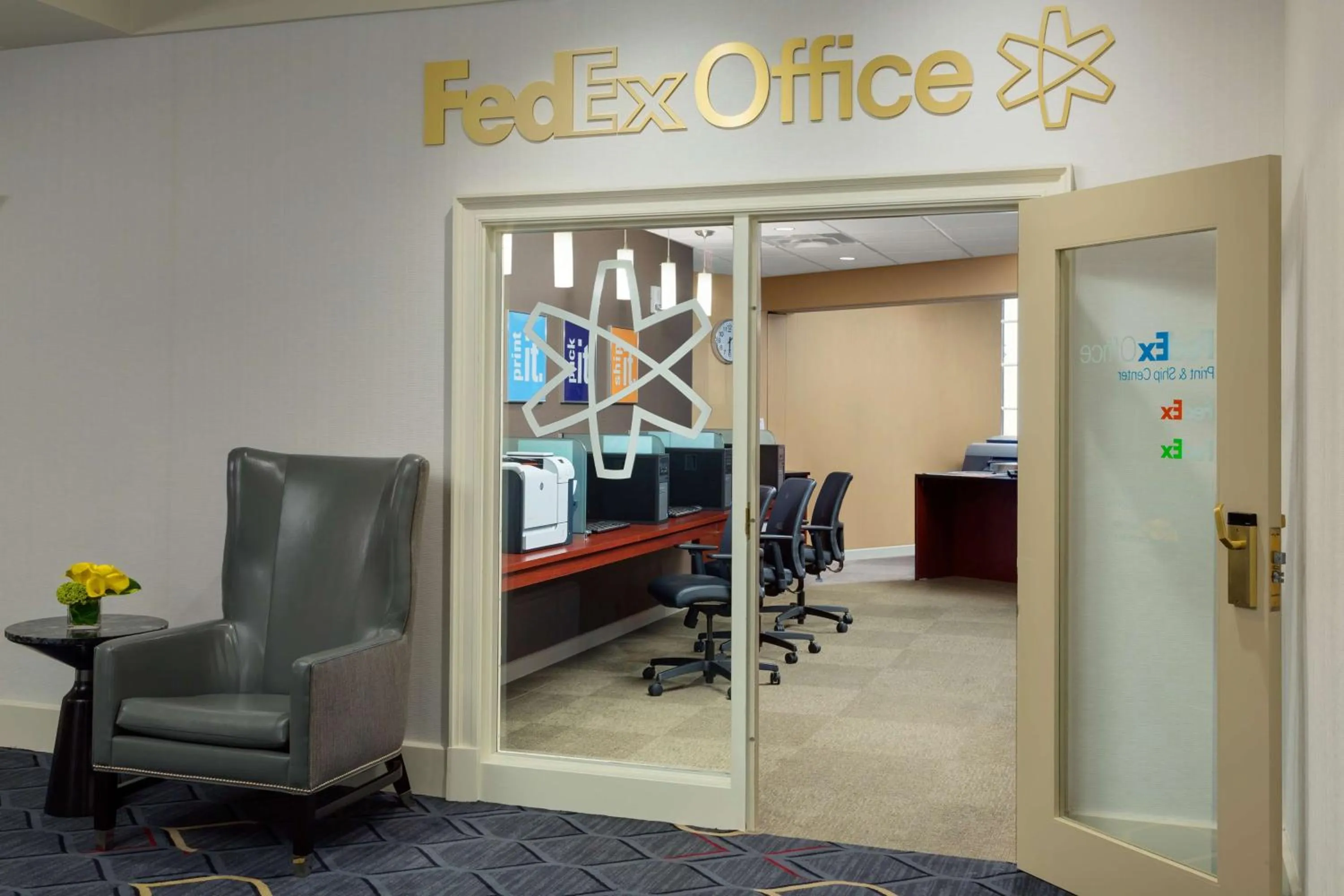 On-site shops in Hilton Boston Park Plaza