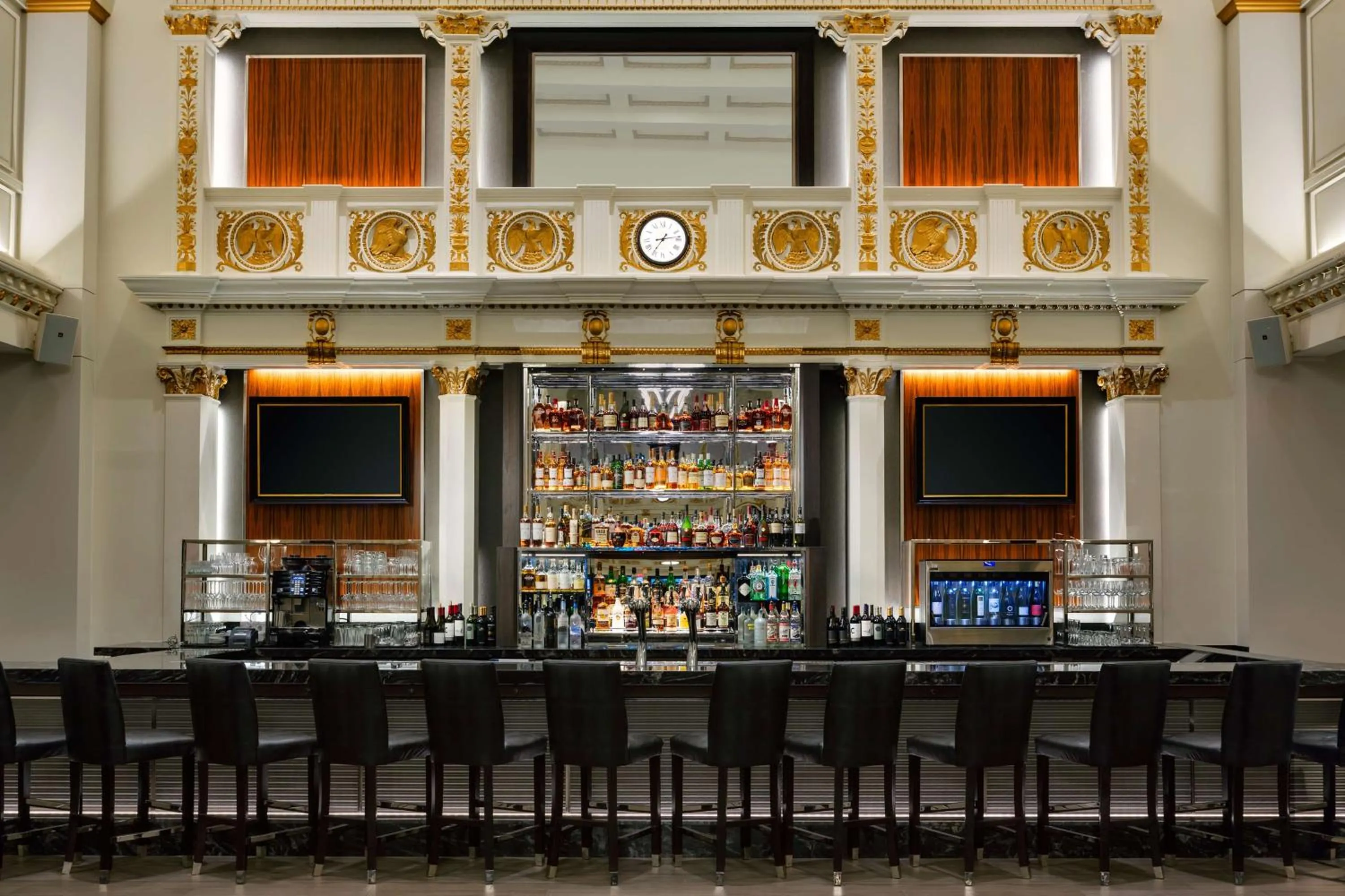 Lounge or bar in Hilton Boston Park Plaza