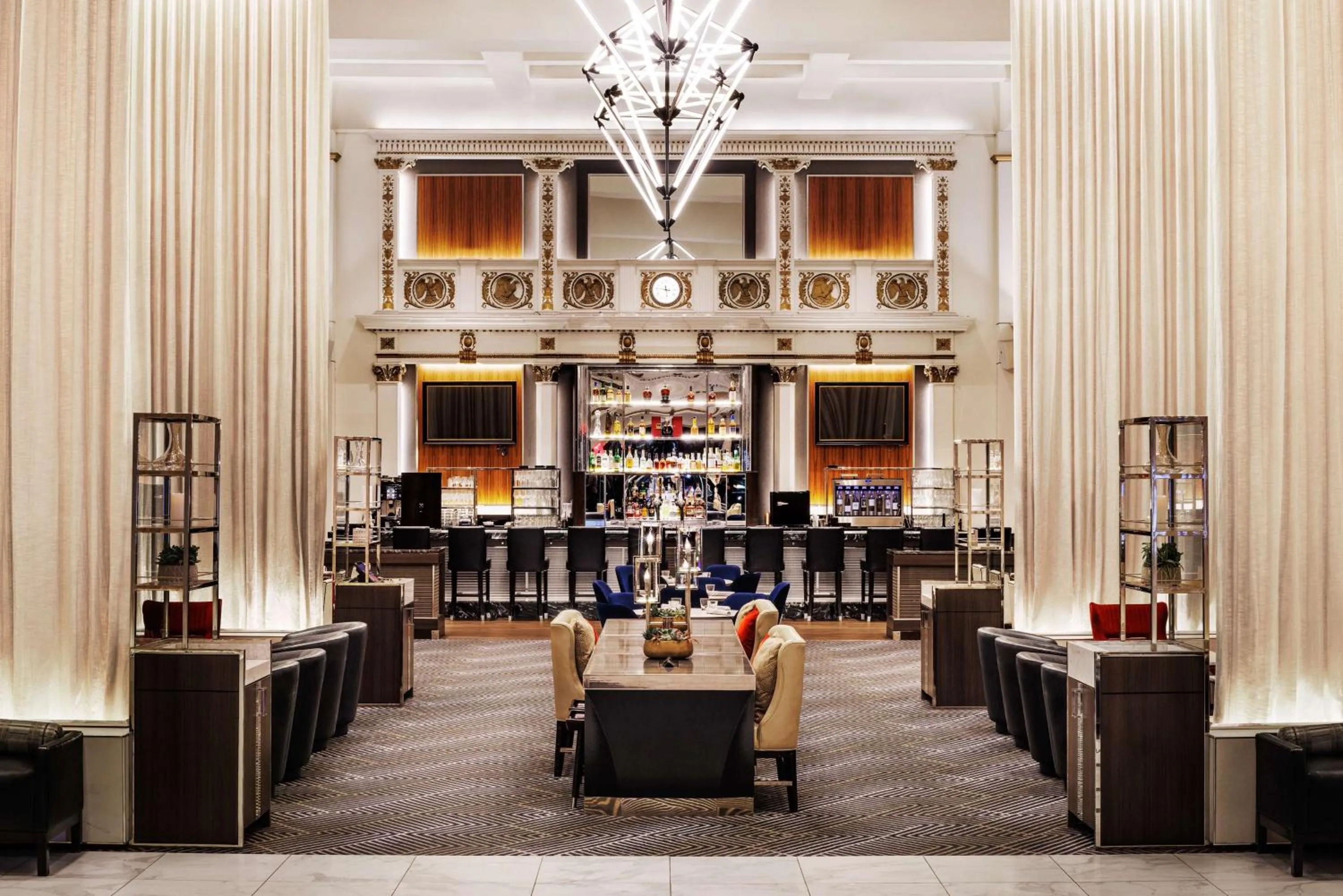 Lounge or bar in Hilton Boston Park Plaza