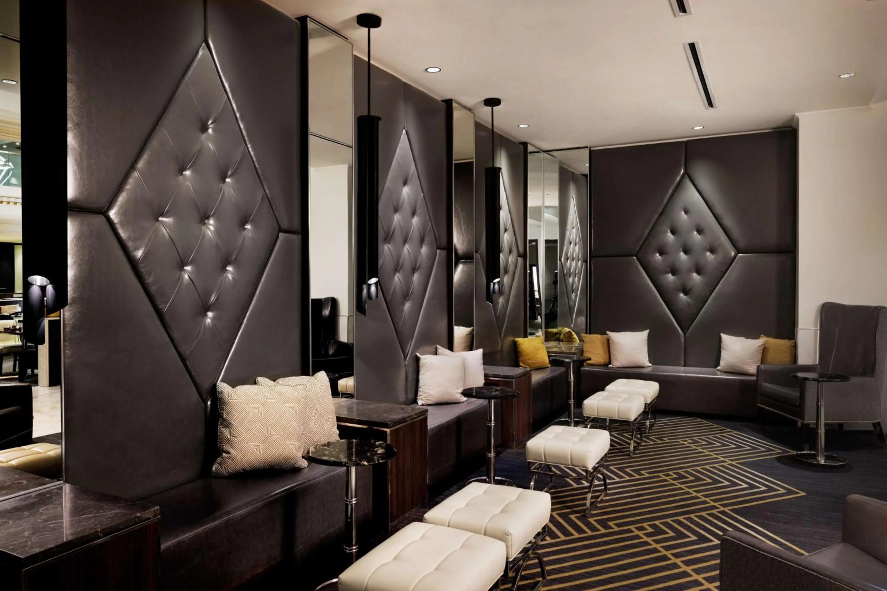 Lounge or bar in Hilton Boston Park Plaza