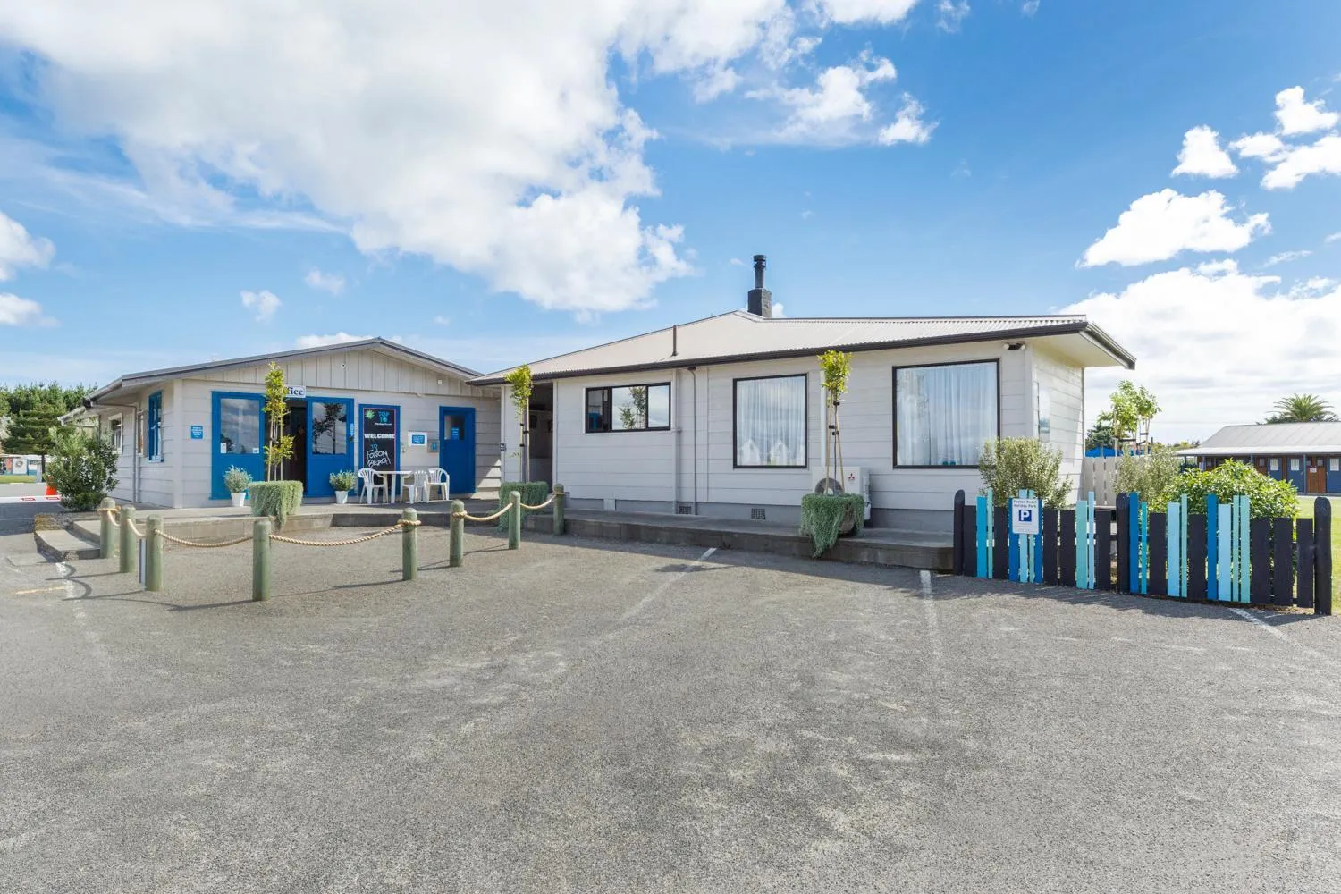 Property building in Foxton Beach Holiday Park