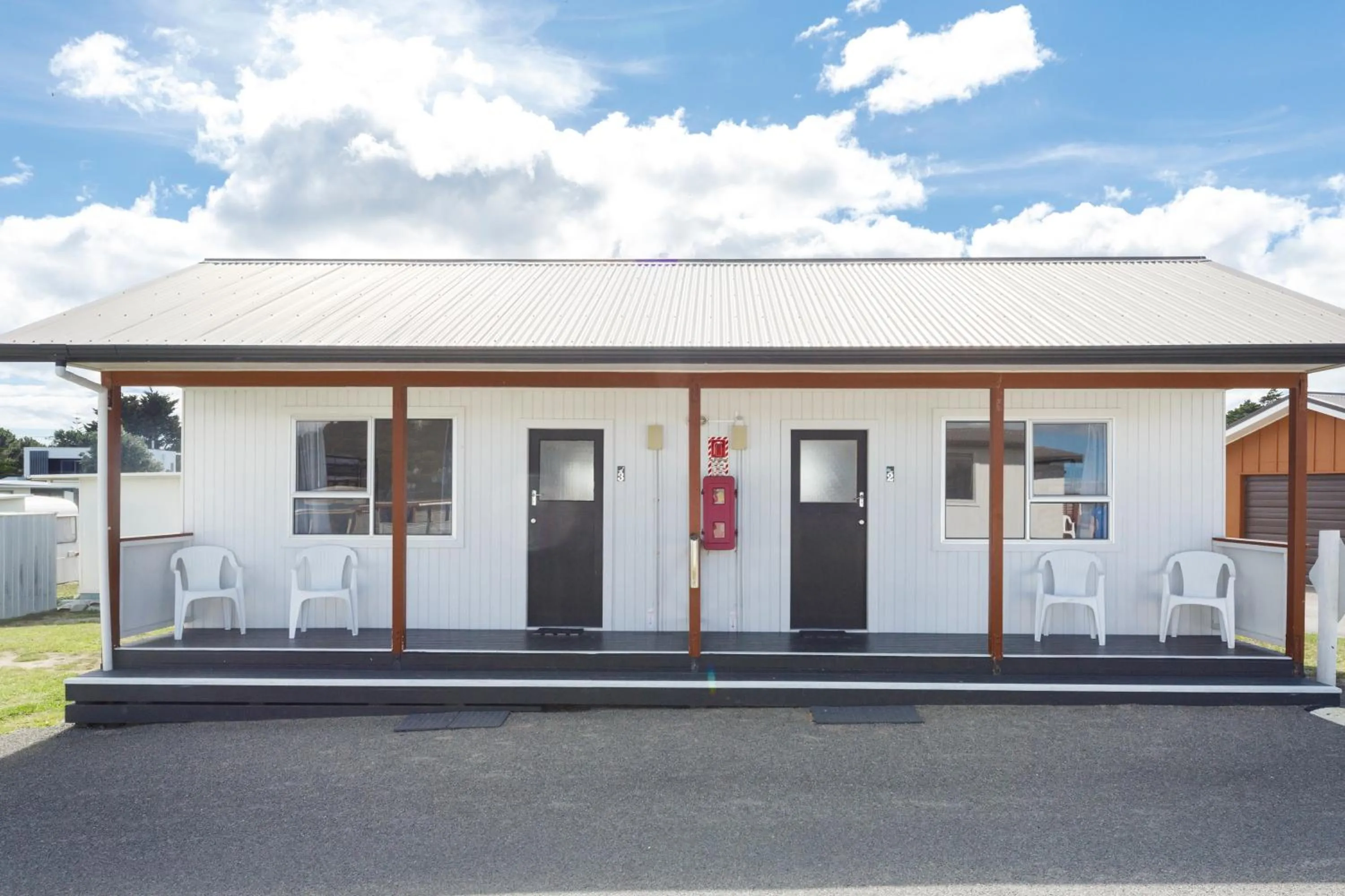Property building in Foxton Beach Holiday Park