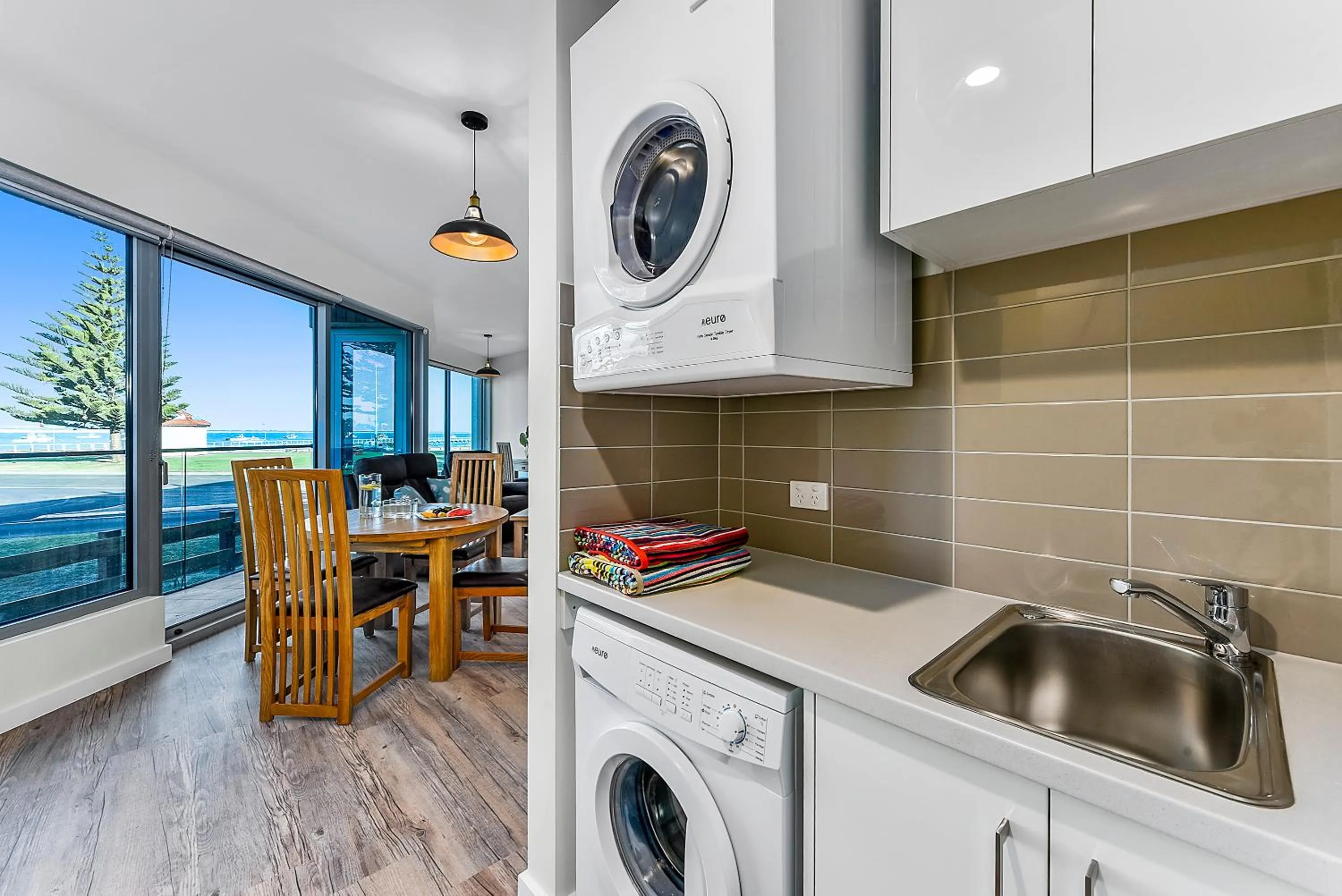 dishwasher in Bonnies of Beachport