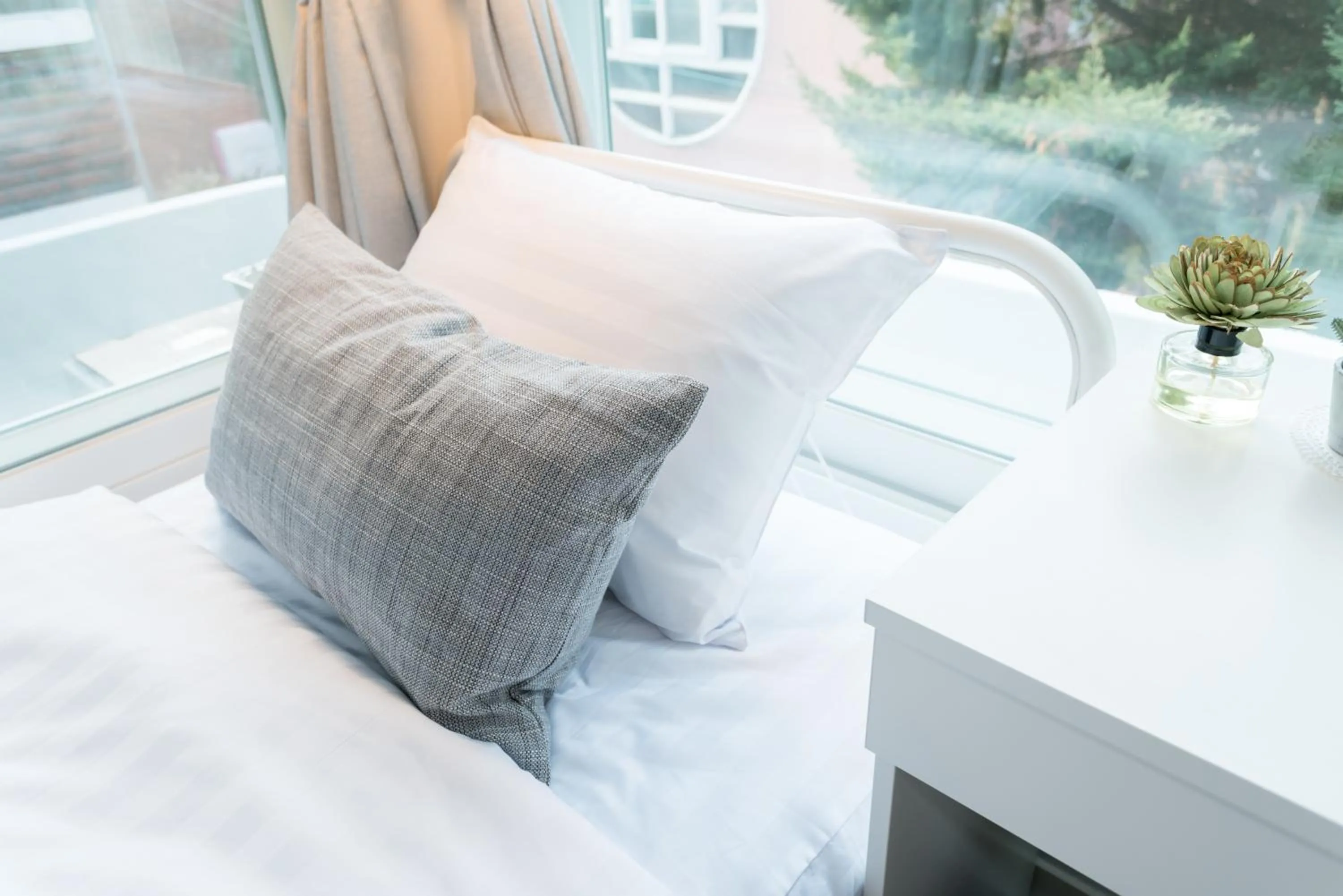 Bedroom, Bed in Neat House