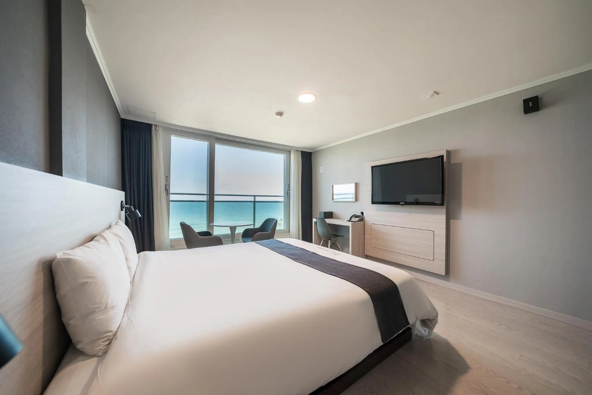 Bed in Gyeongpo Soo Hotel